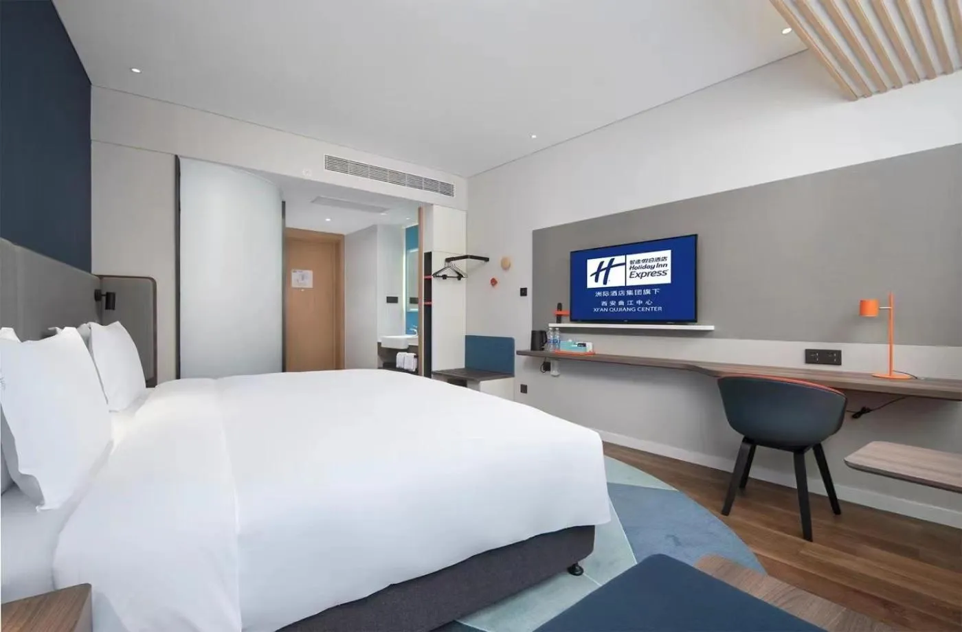 Standard King Room with Extra Floor Space in Holiday Inn Express Xi'an Qujiang Center by IHG