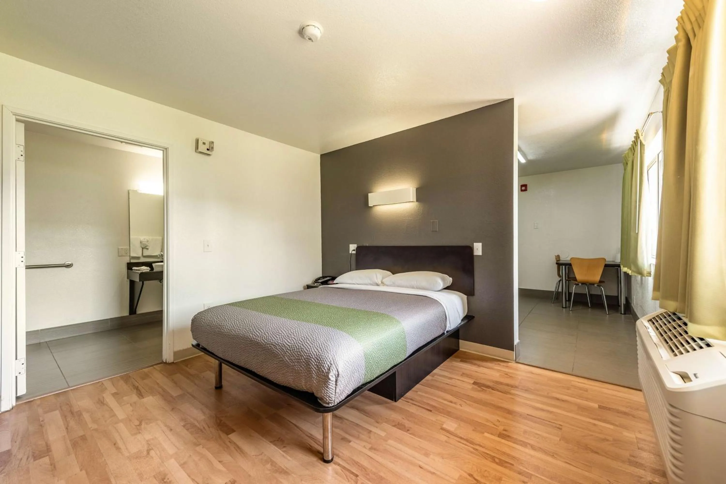 Queen Room - Disability Access - Smoking in Studio 6-Monroe, LA - Hwy 165