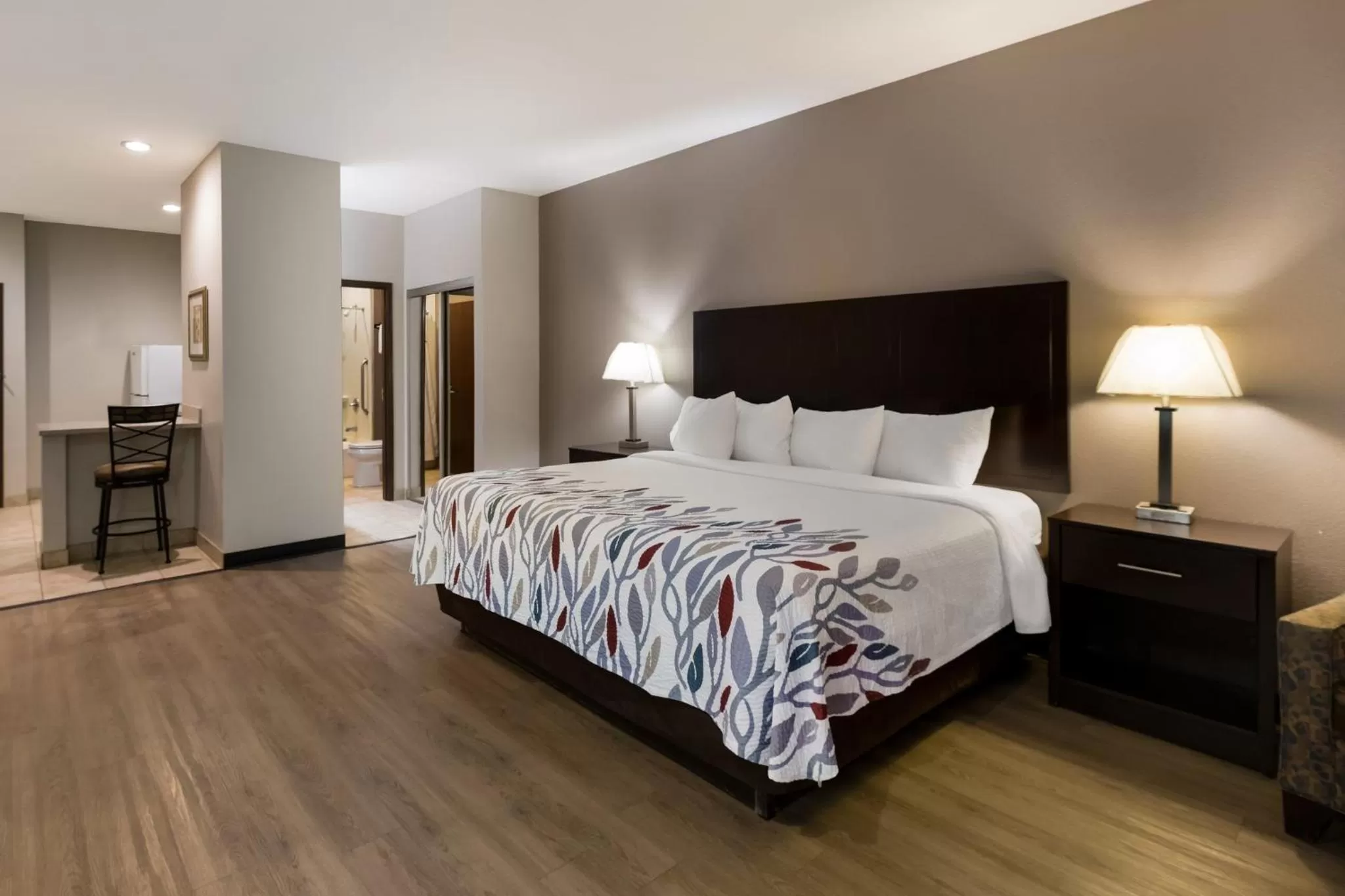 Superior King Room with Kitchen Smoke Free in Red Roof Inn Pecos