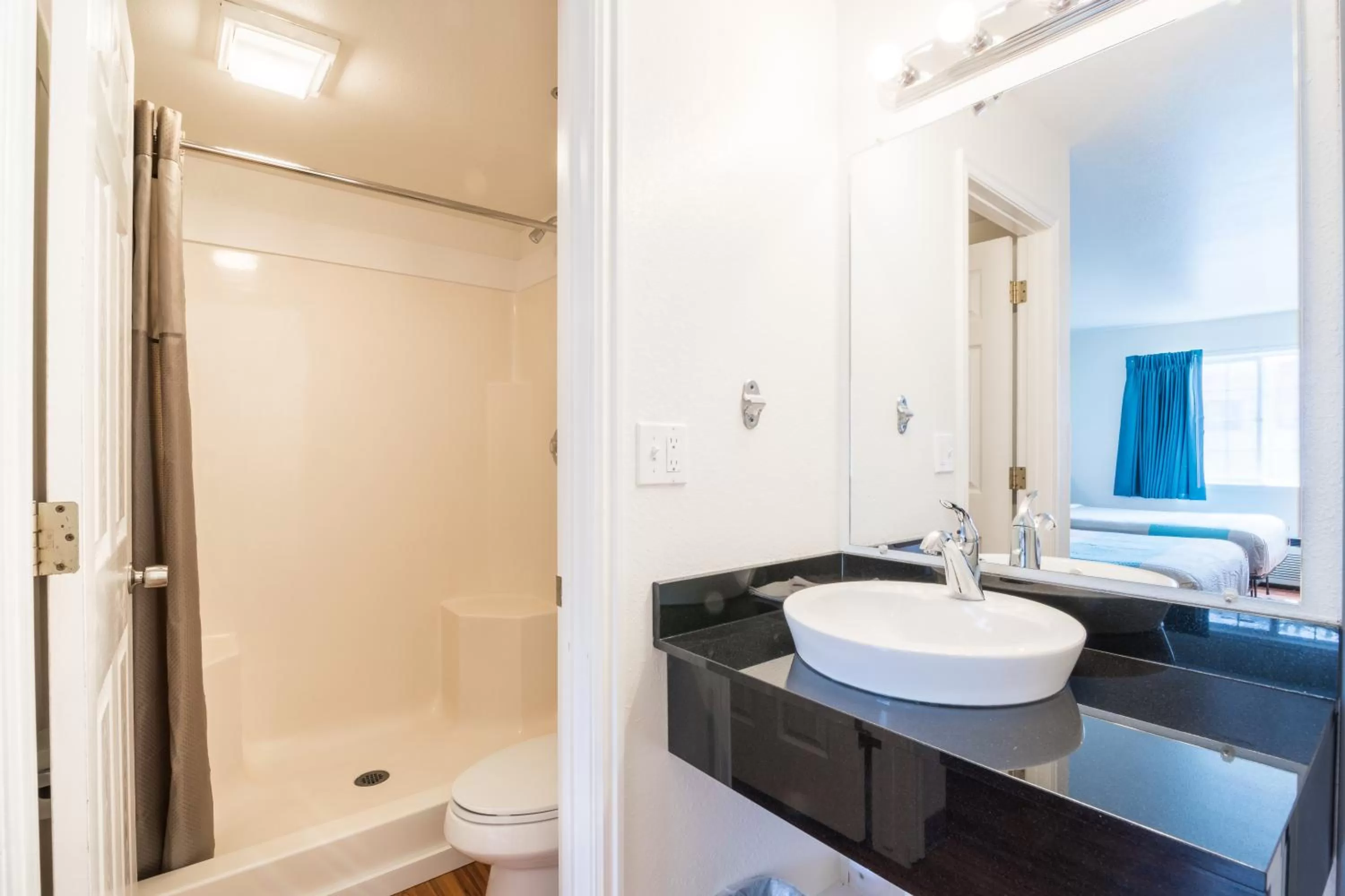 Deluxe Queen Room in Motel 6-Rigby, ID