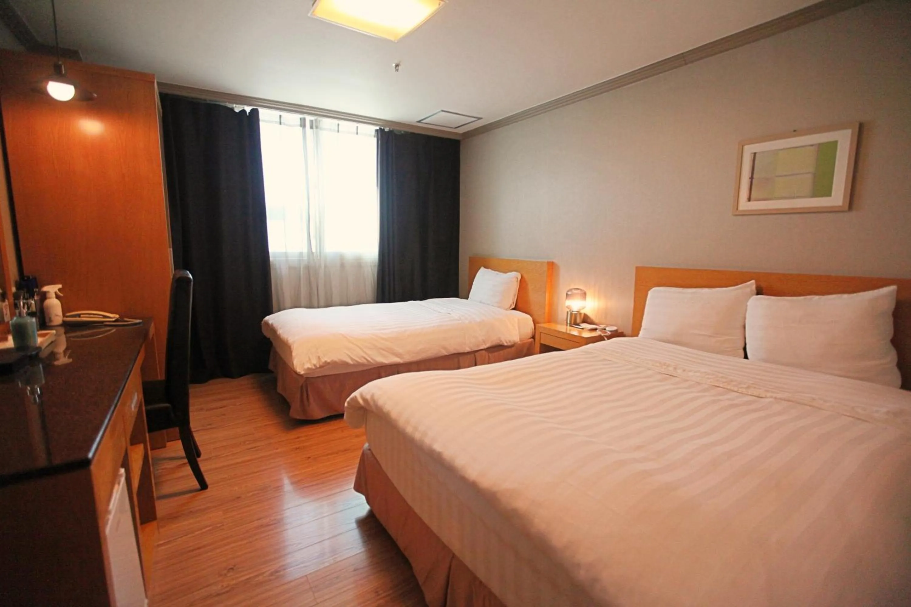 Deluxe Twin Room in Changwon AT Business Hotel