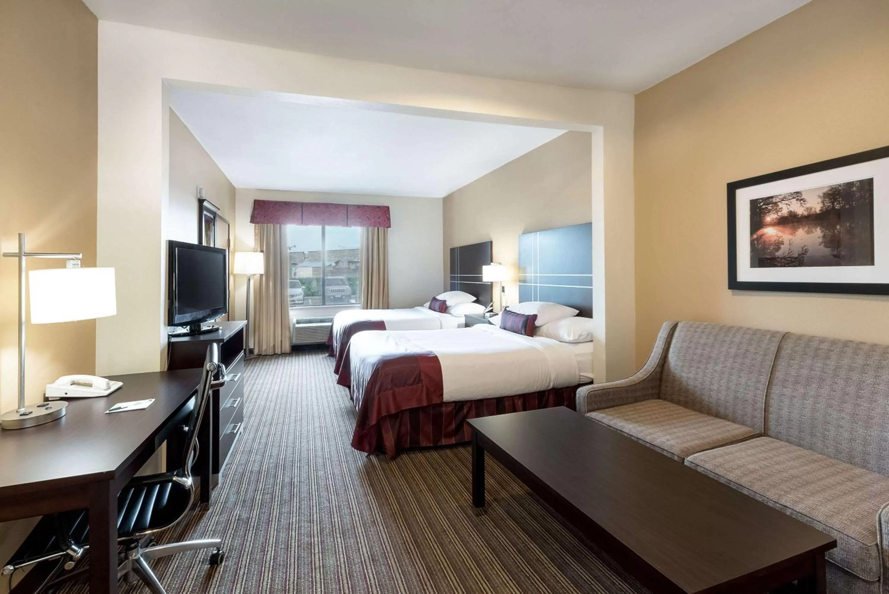 Queen Room with Two Queen Beds and Bath Tub - Mobility/Hearing Access - Non-Smoking in Wingate By Wyndham Houston / Willowbrook