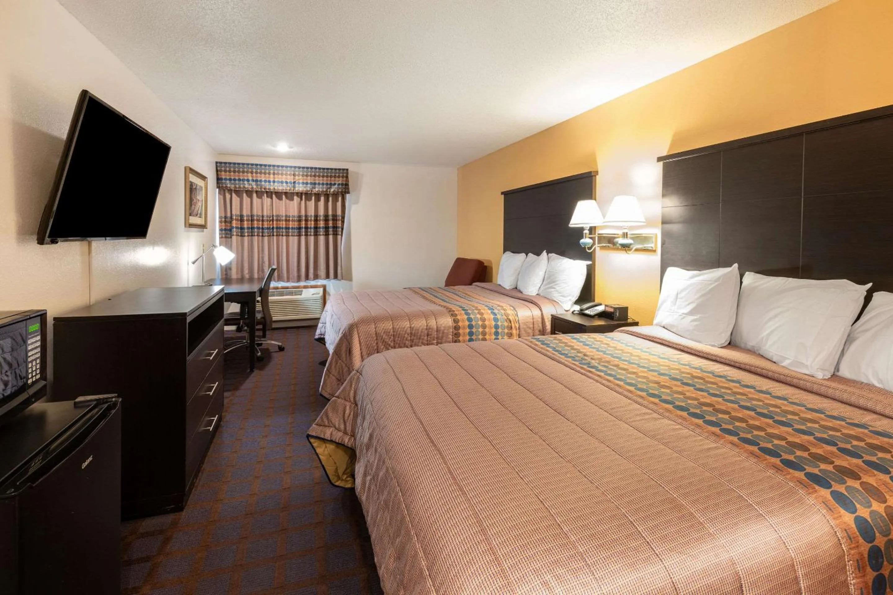 Queen Room with Two Queen Beds in Rodeway Inn Red Oak
