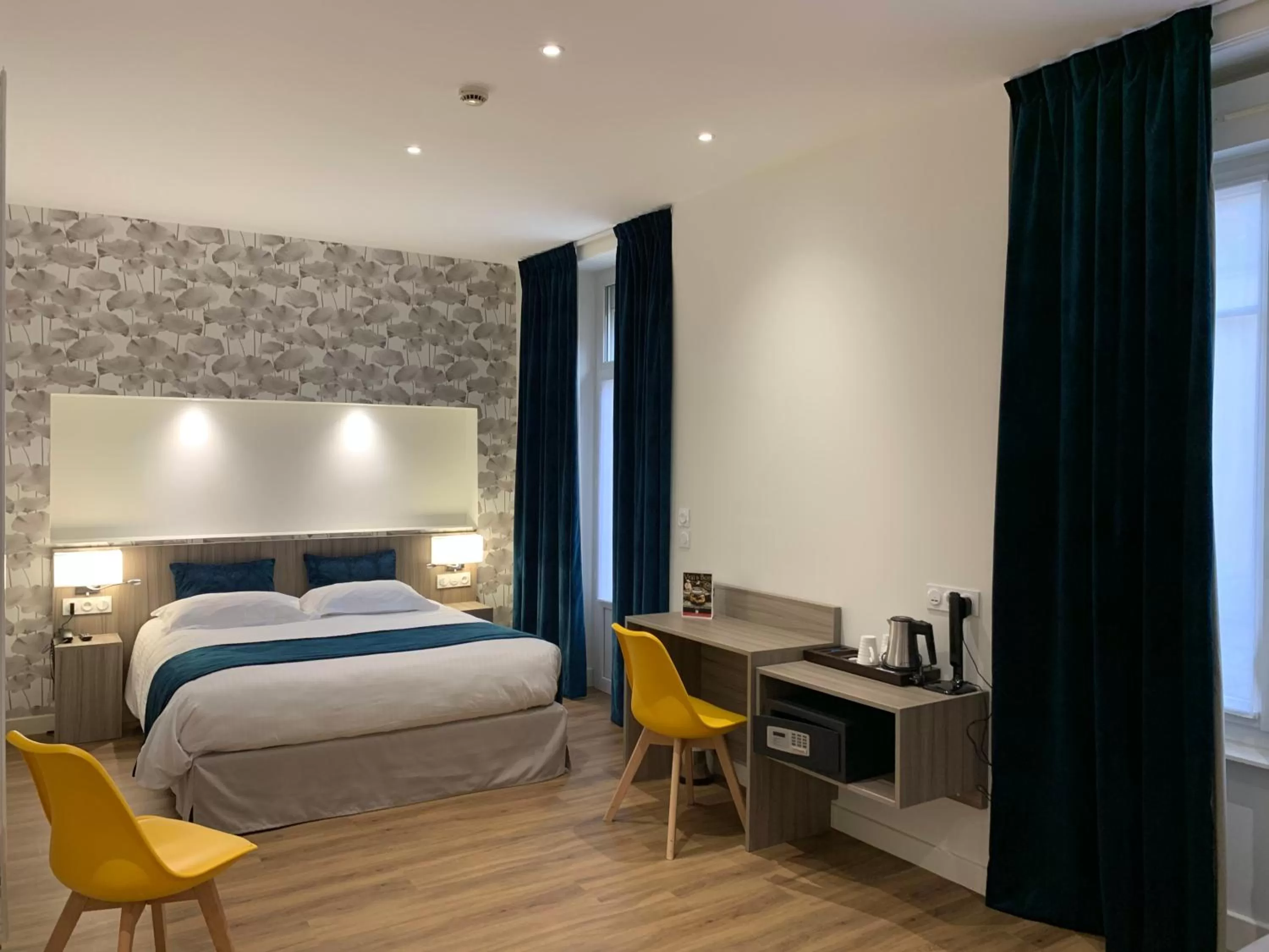 Family Queen Room with Sofa Bed - Non-Smoking in Best Western Hôtel Des Voyageurs