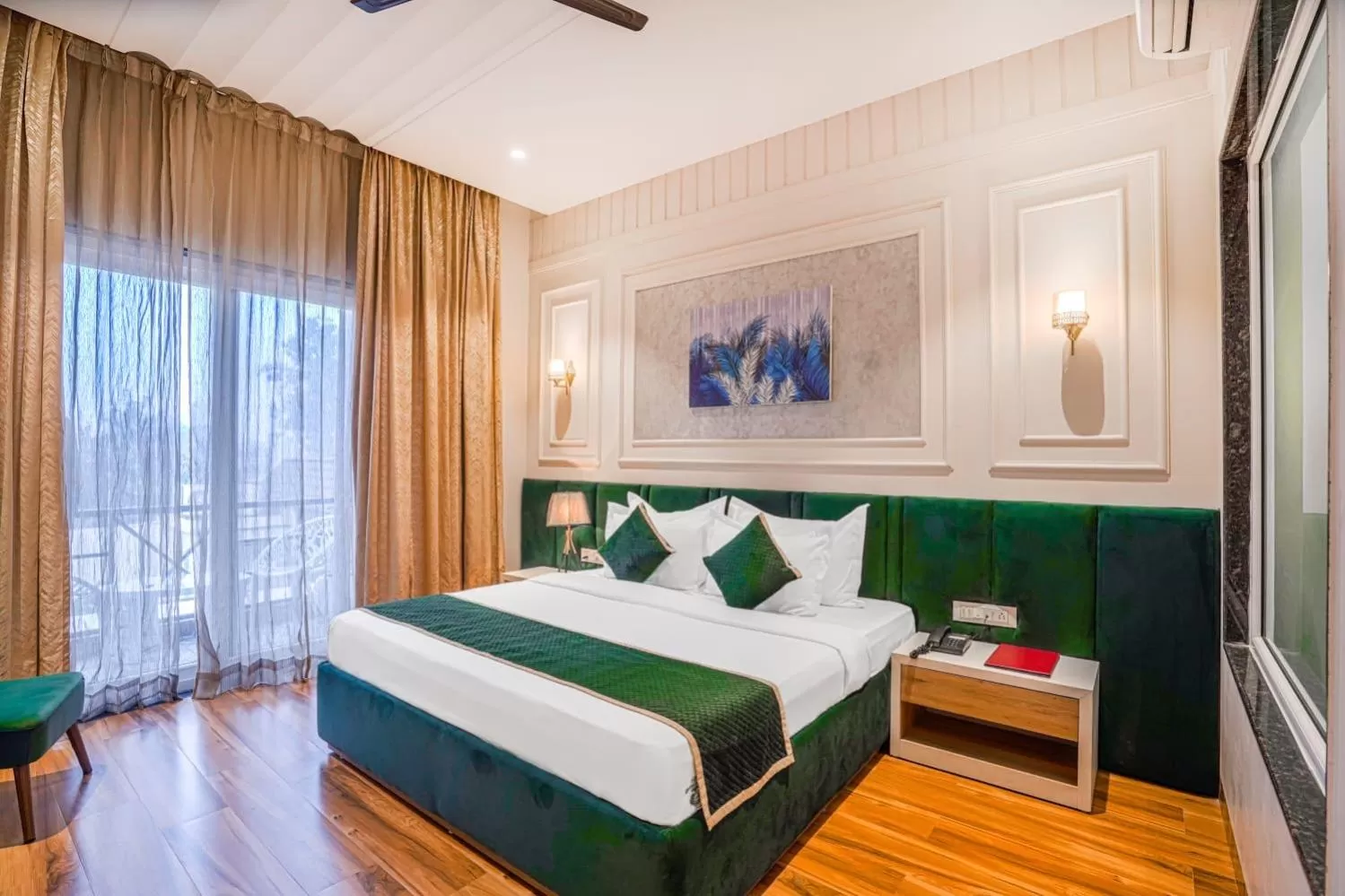 Deluxe Room in Greenwood Villa By Levelup