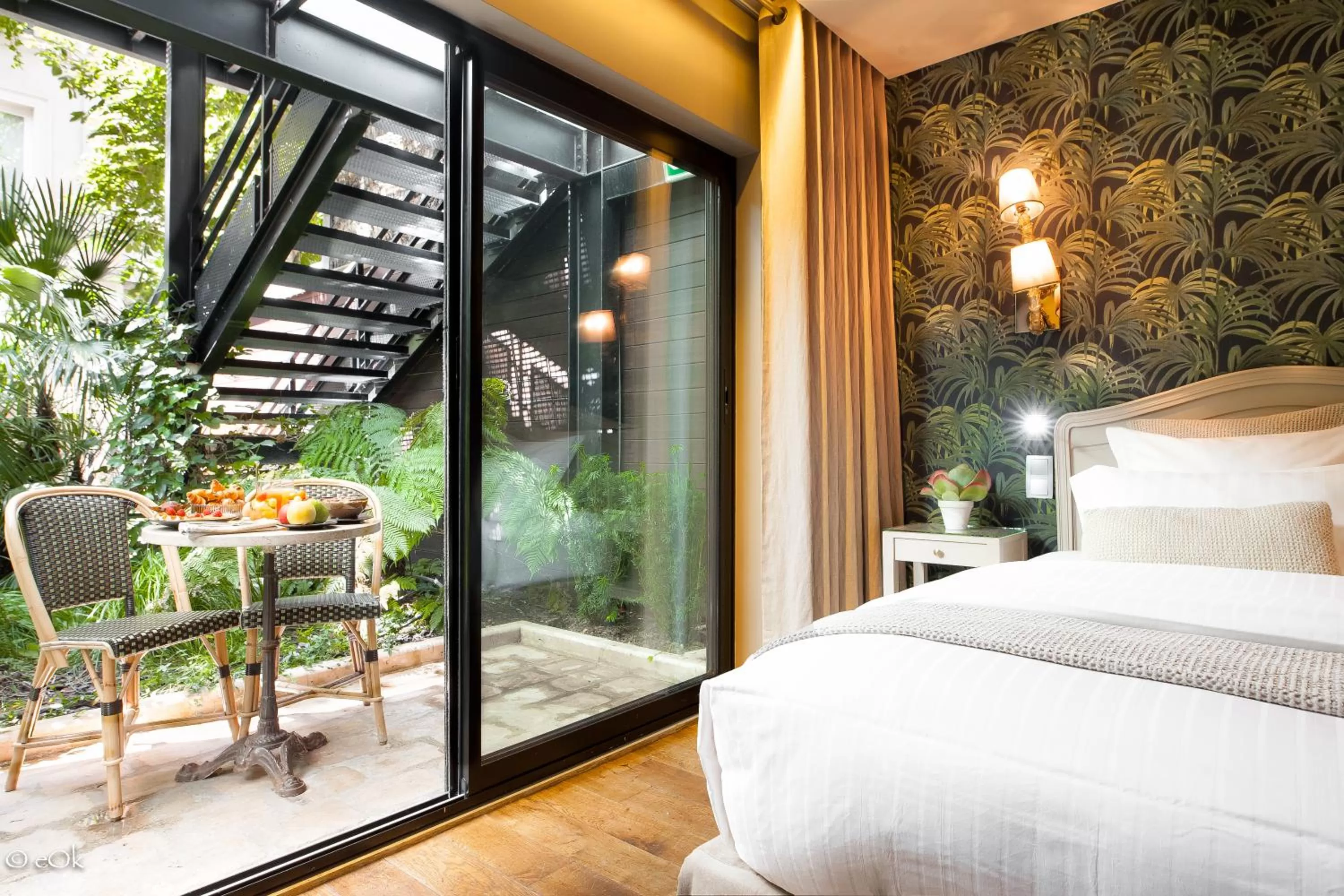 Double Room with Patio - single occupancy in B Montmartre