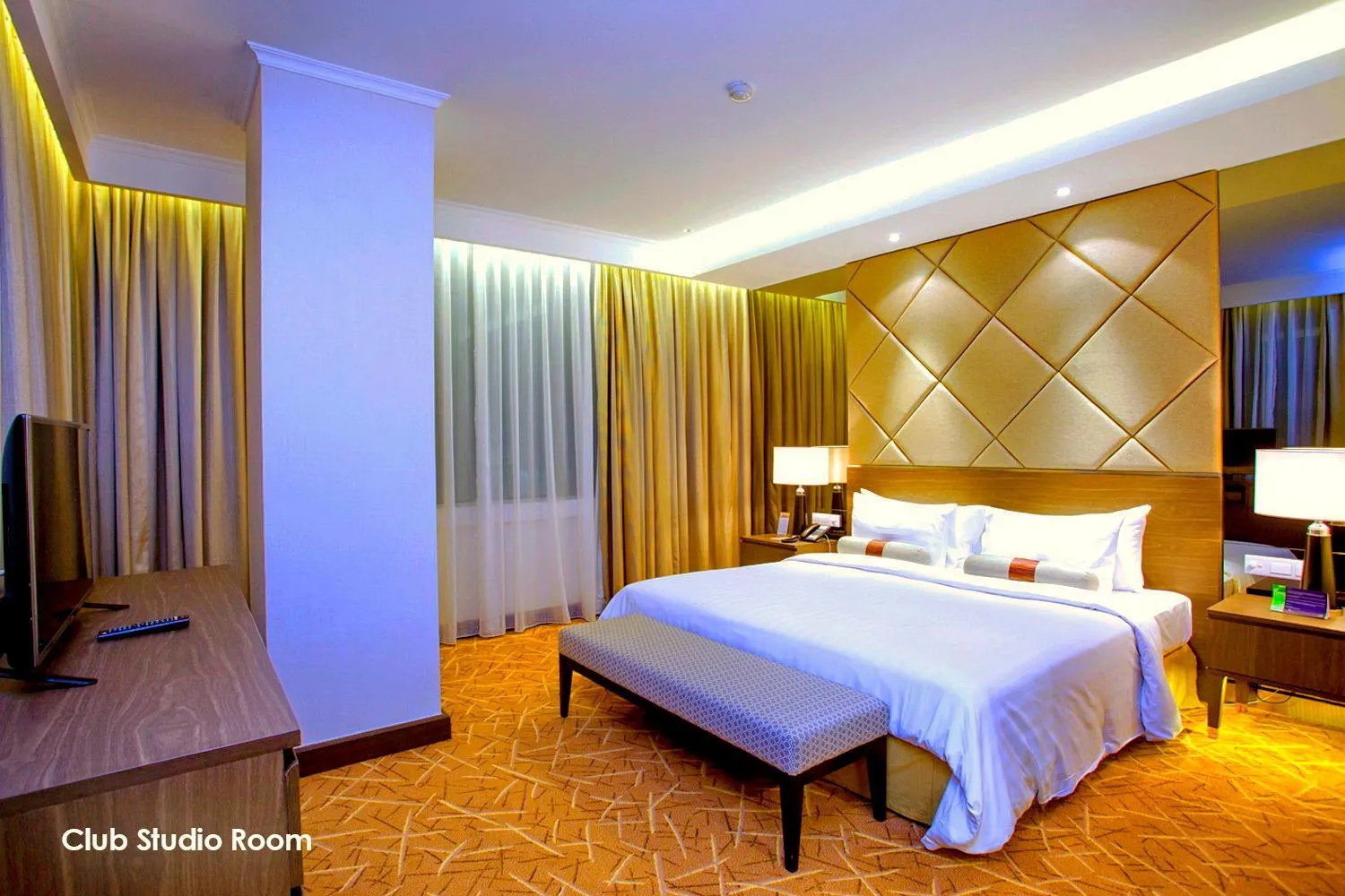 Executive Studio with Club Access in Menara Peninsula Hotel