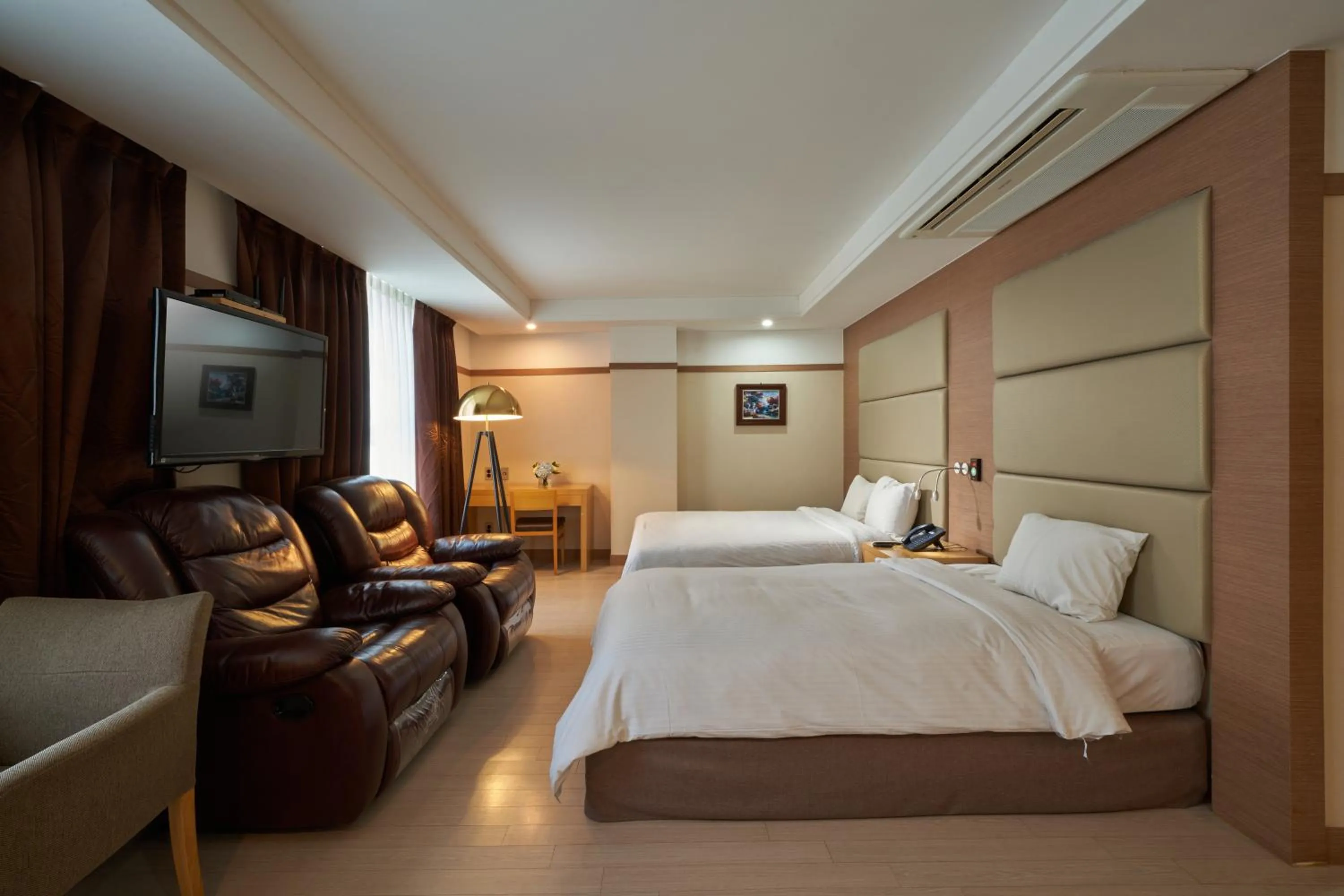 Deluxe Twin Room in Gyeongju GG Tourist Hotel