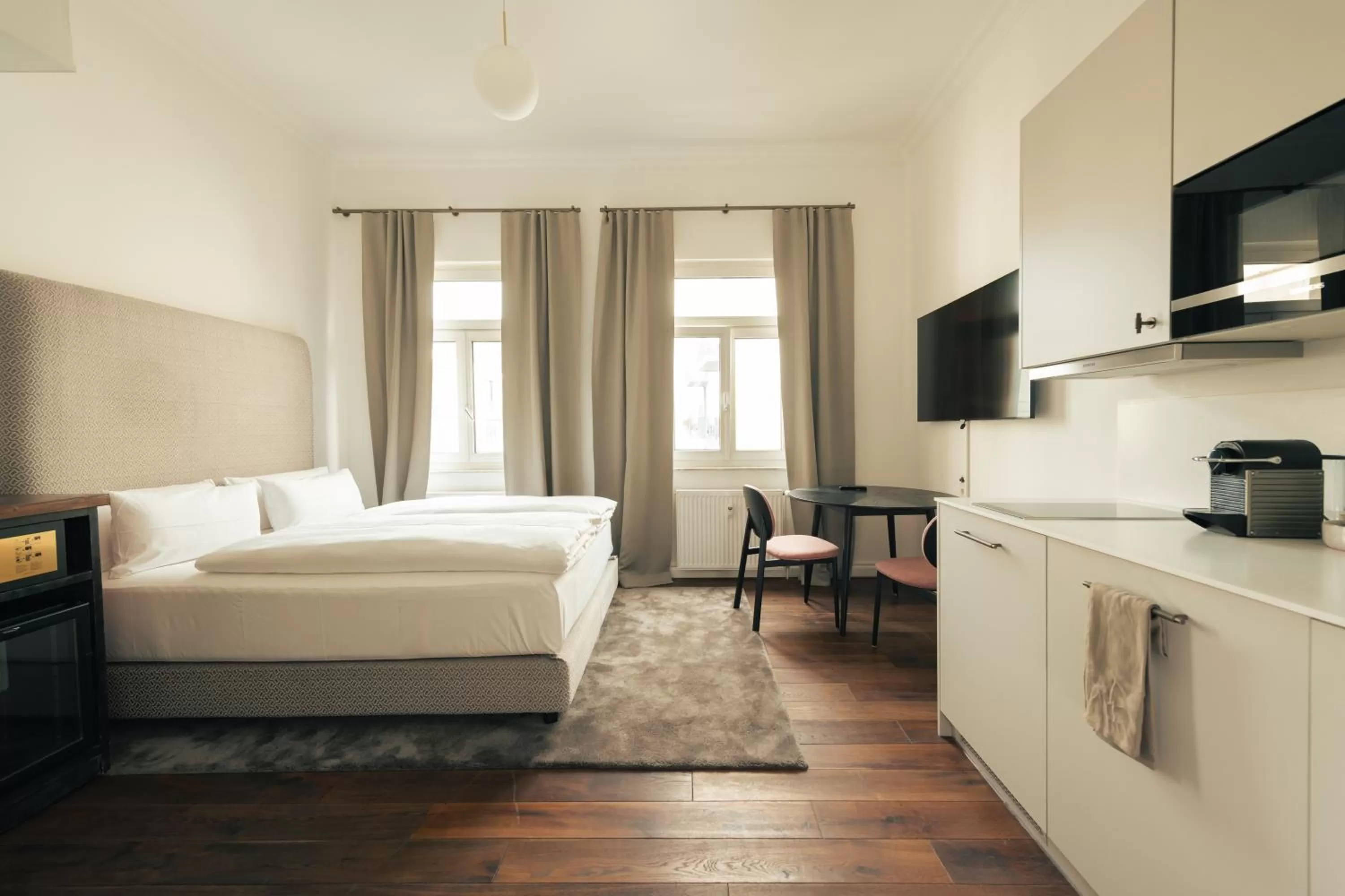 Superior Studio in Bob W Mitte