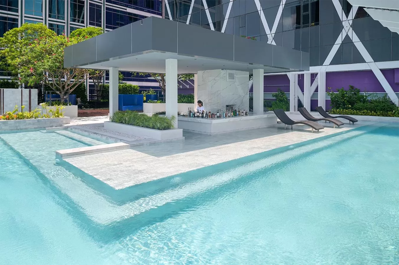 Swimming pool in Mode Sathorn Hotel