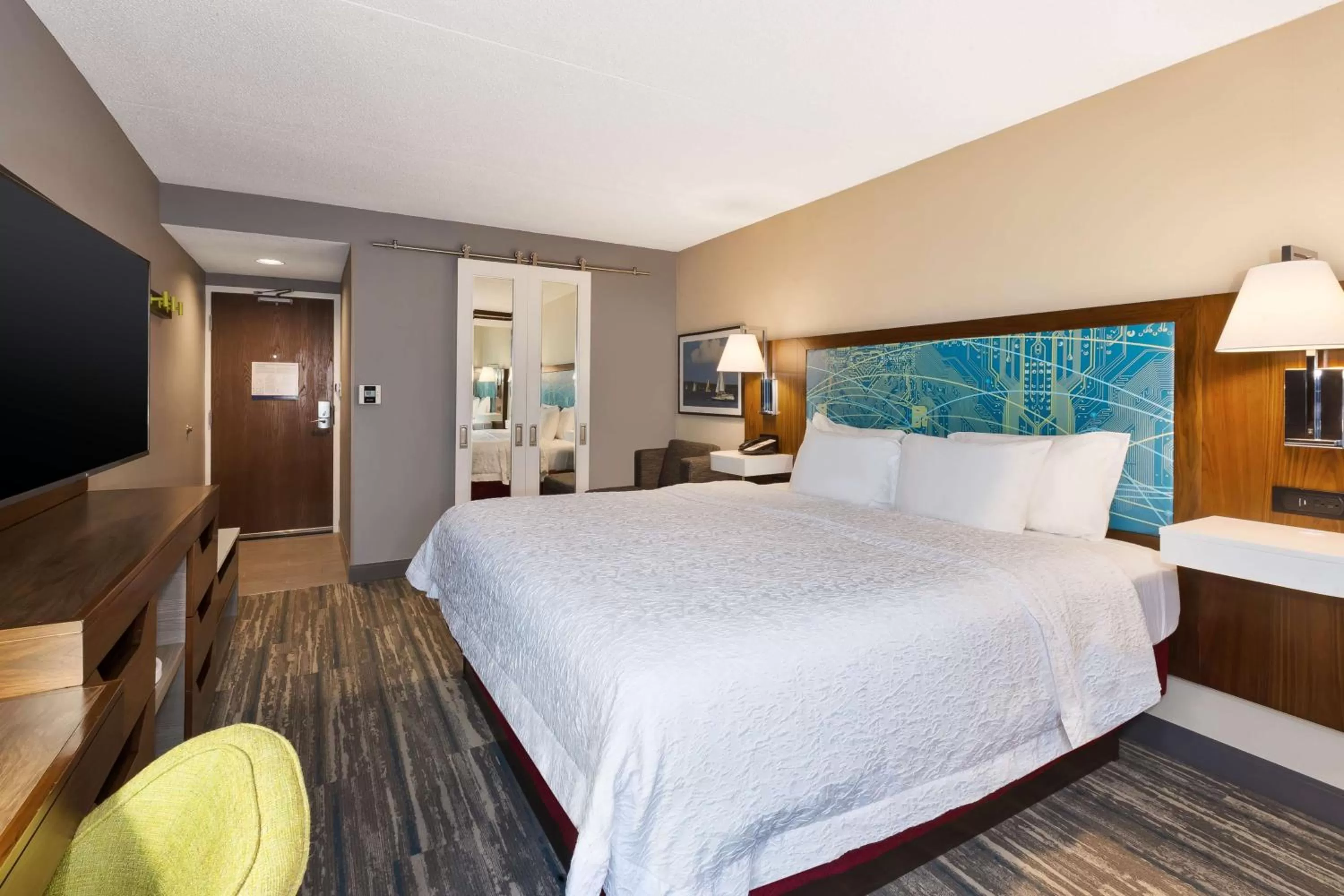 King Room with Roll-in Shower - Mobility Accessible/Non-Smoking in Hampton Inn Traverse City