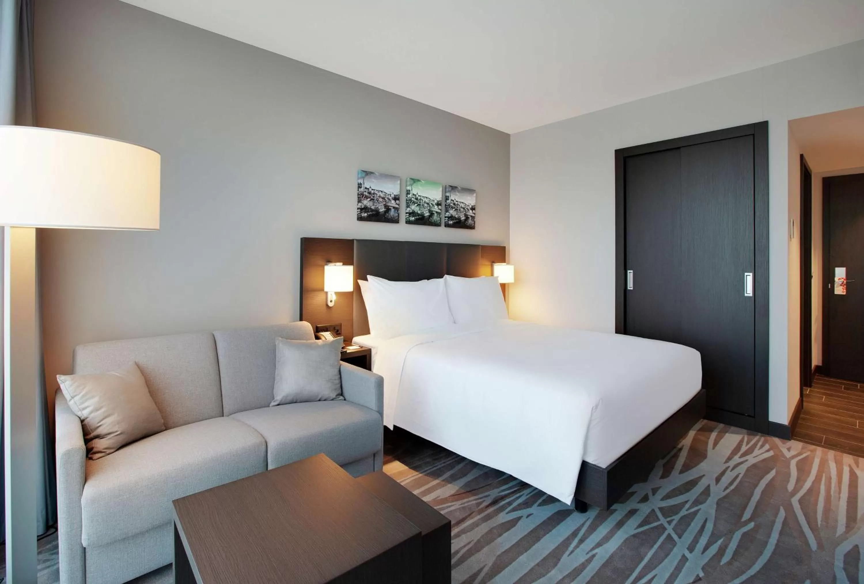 Queen Room with Sofa Bed in Hilton Garden Inn Zurich Limmattal