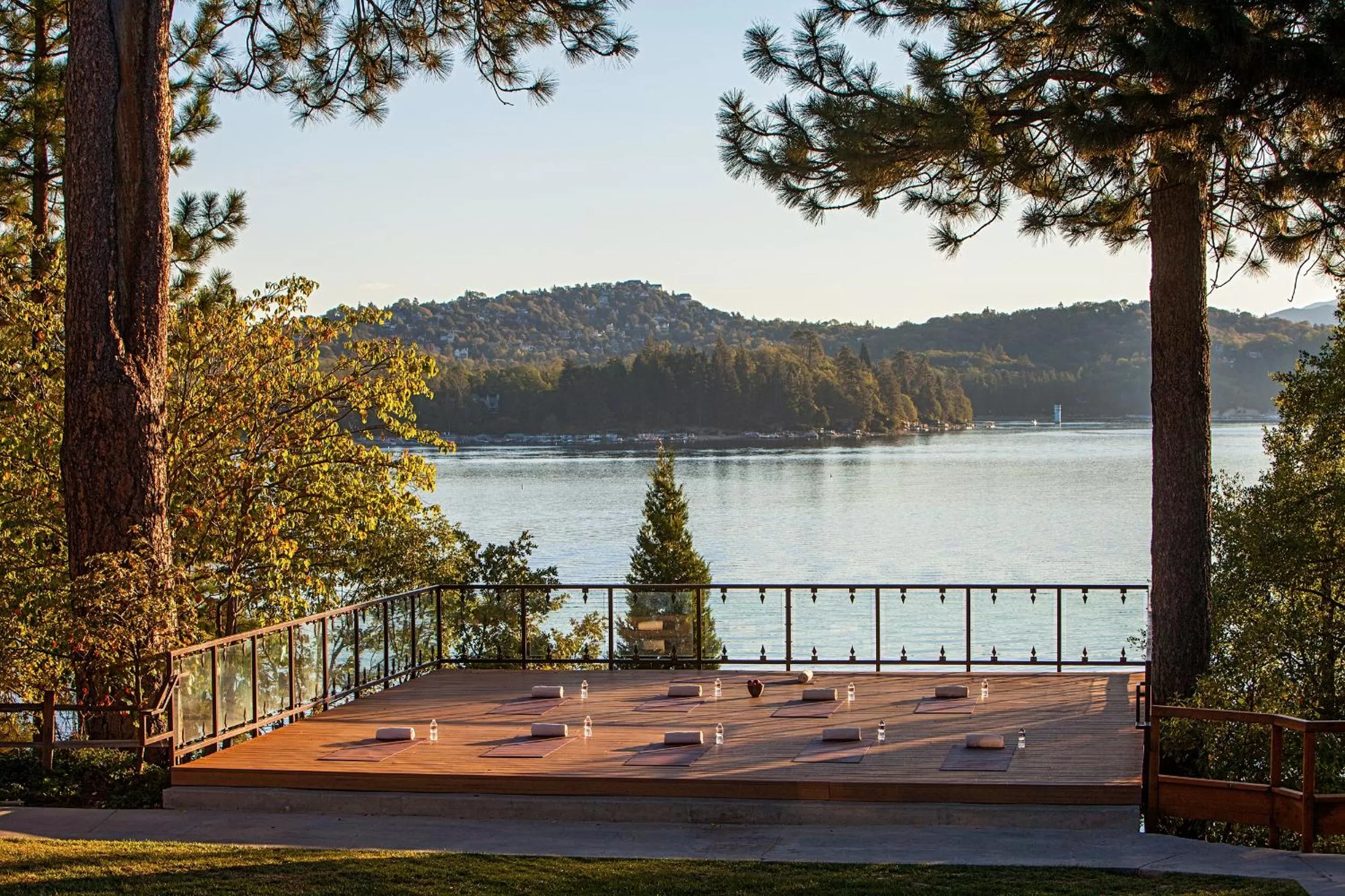 Balcony Lakeside King in Lake Arrowhead Resort & Spa