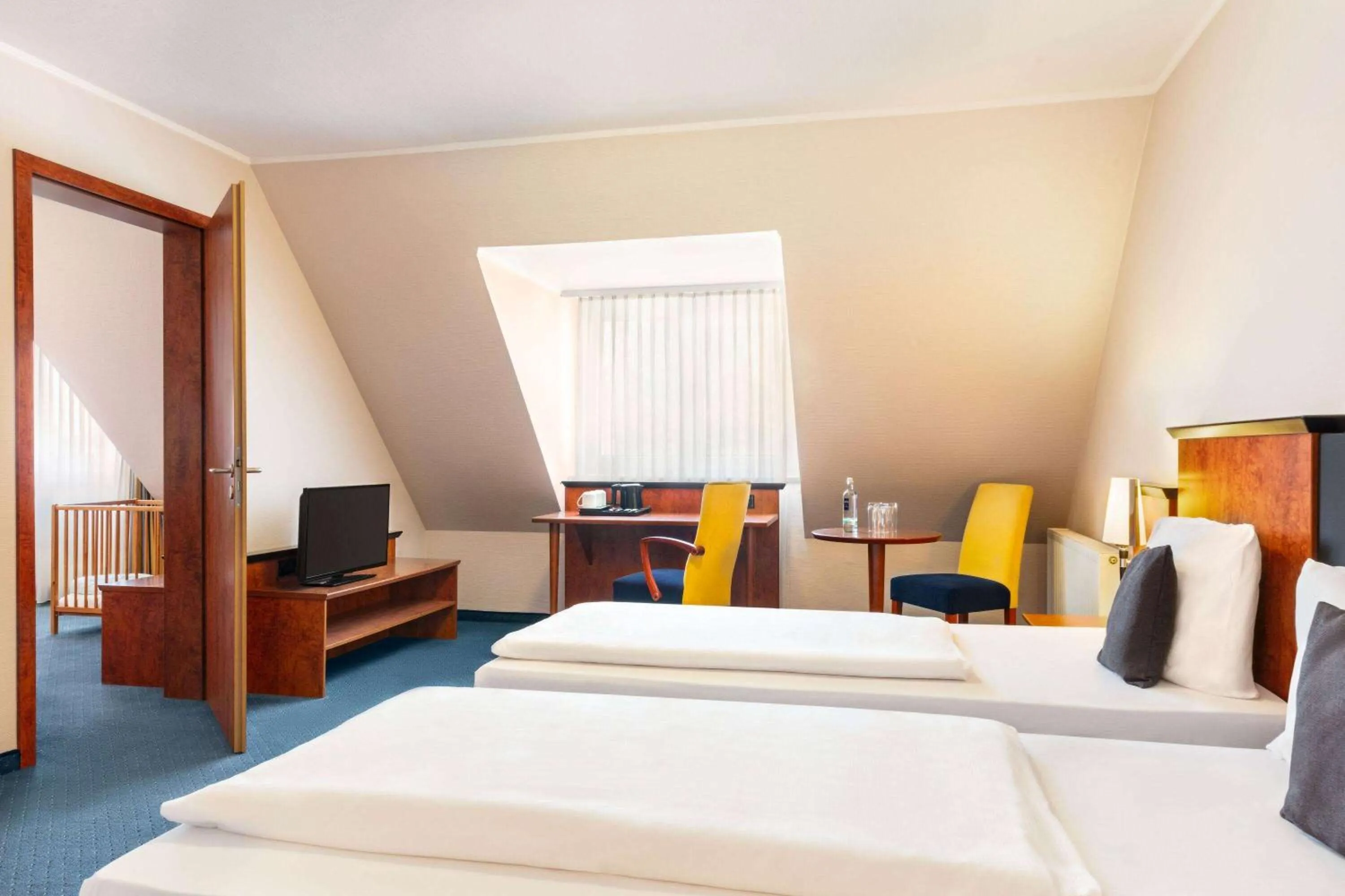 Comfort Plus Twin Room in Amedia Frankfurt Russelsheim Trademark Collection by Wyndham