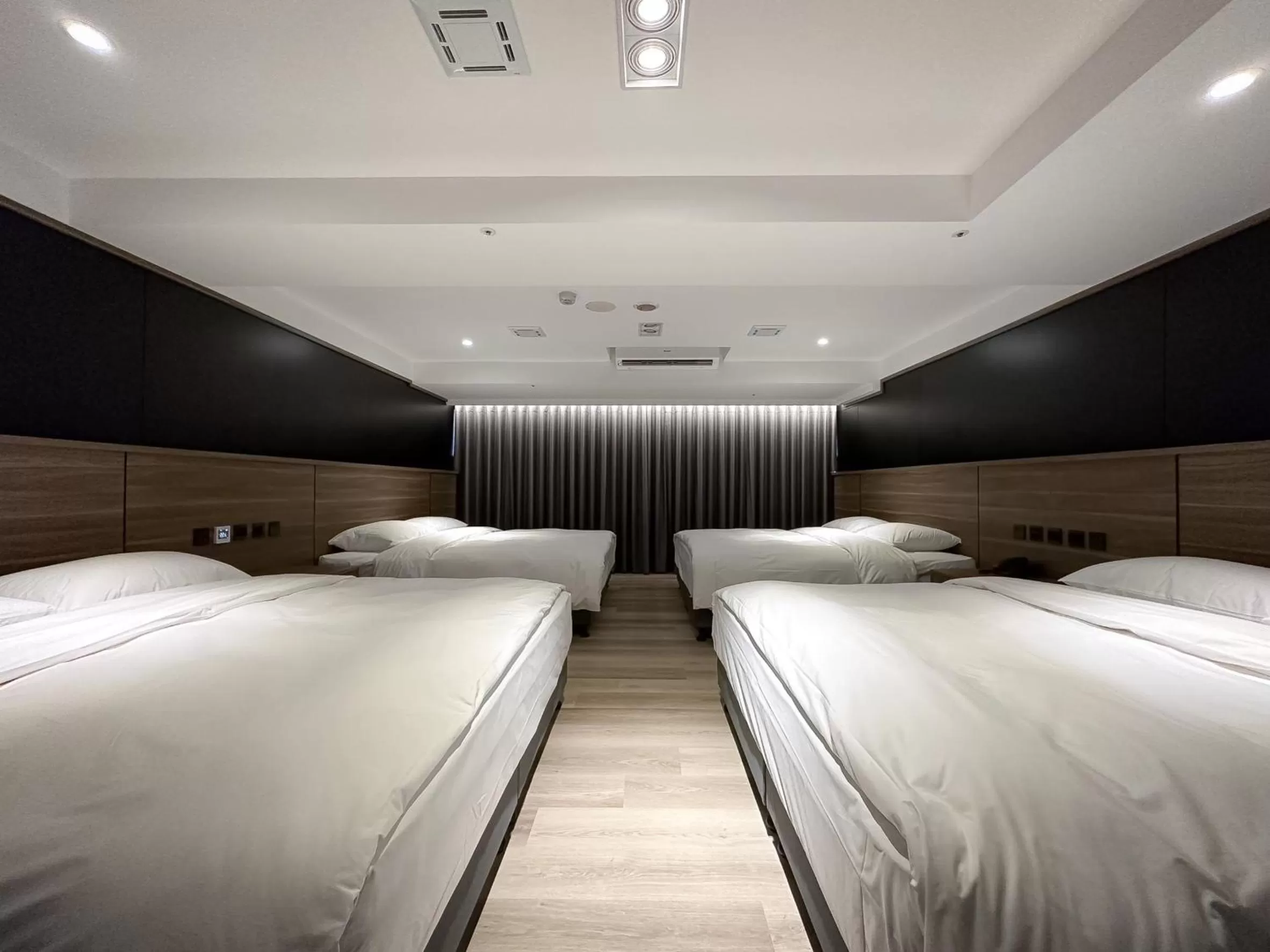 Family Room with Private Bathroom in Autumn Willow Hotel