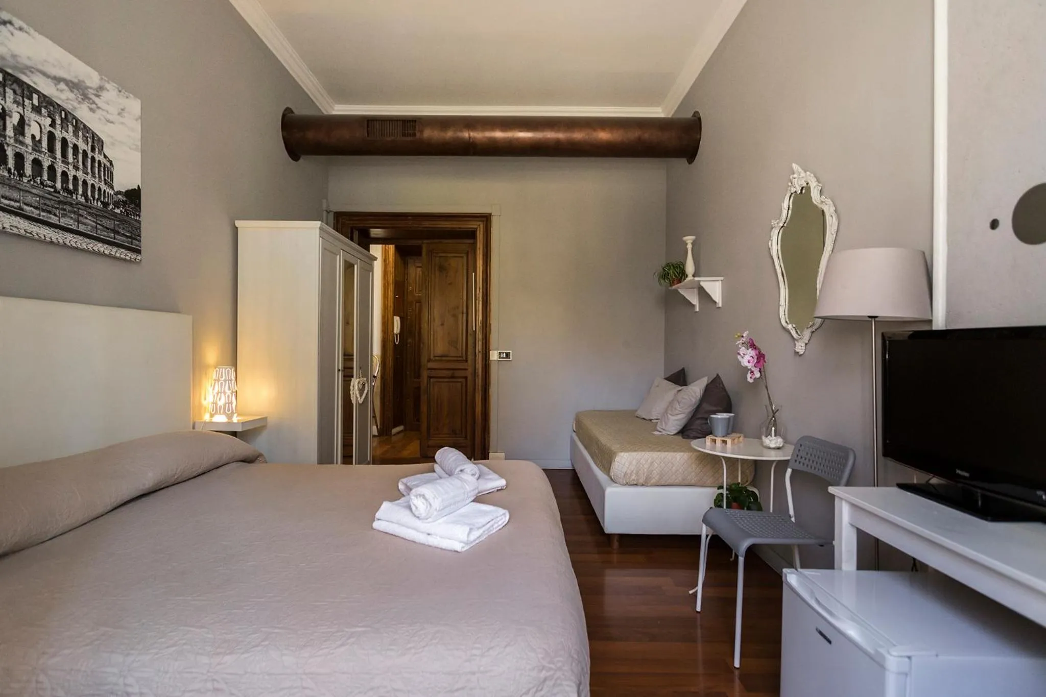 Double or Twin Room with Private External Bathroom in Dulcis In Fundo b&b