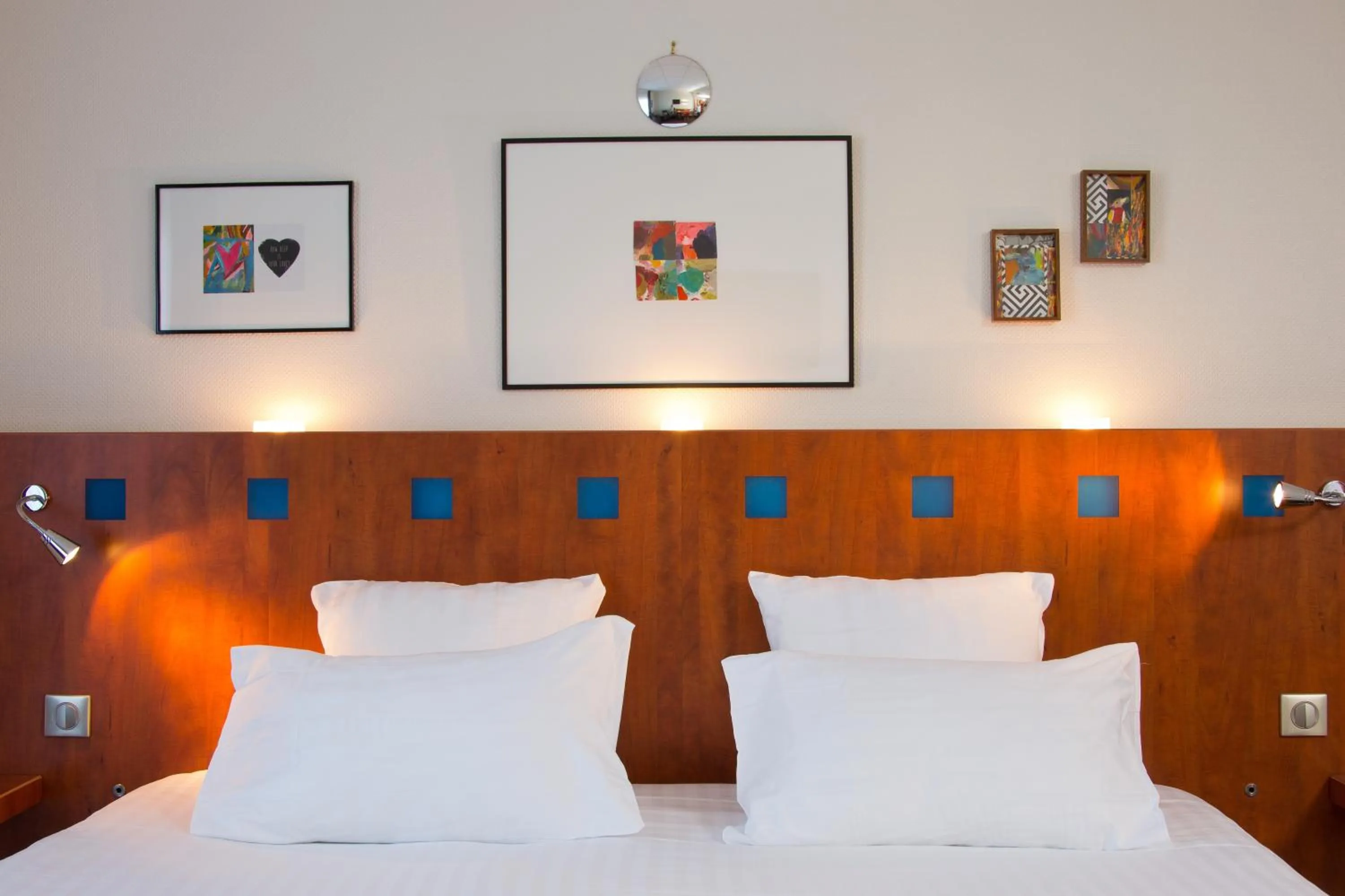 Executive Quadruple Room (1 double bed, 1 single bed, 1 child bed) in The Originals Boutique, Hôtel Le Pariou, Issoire