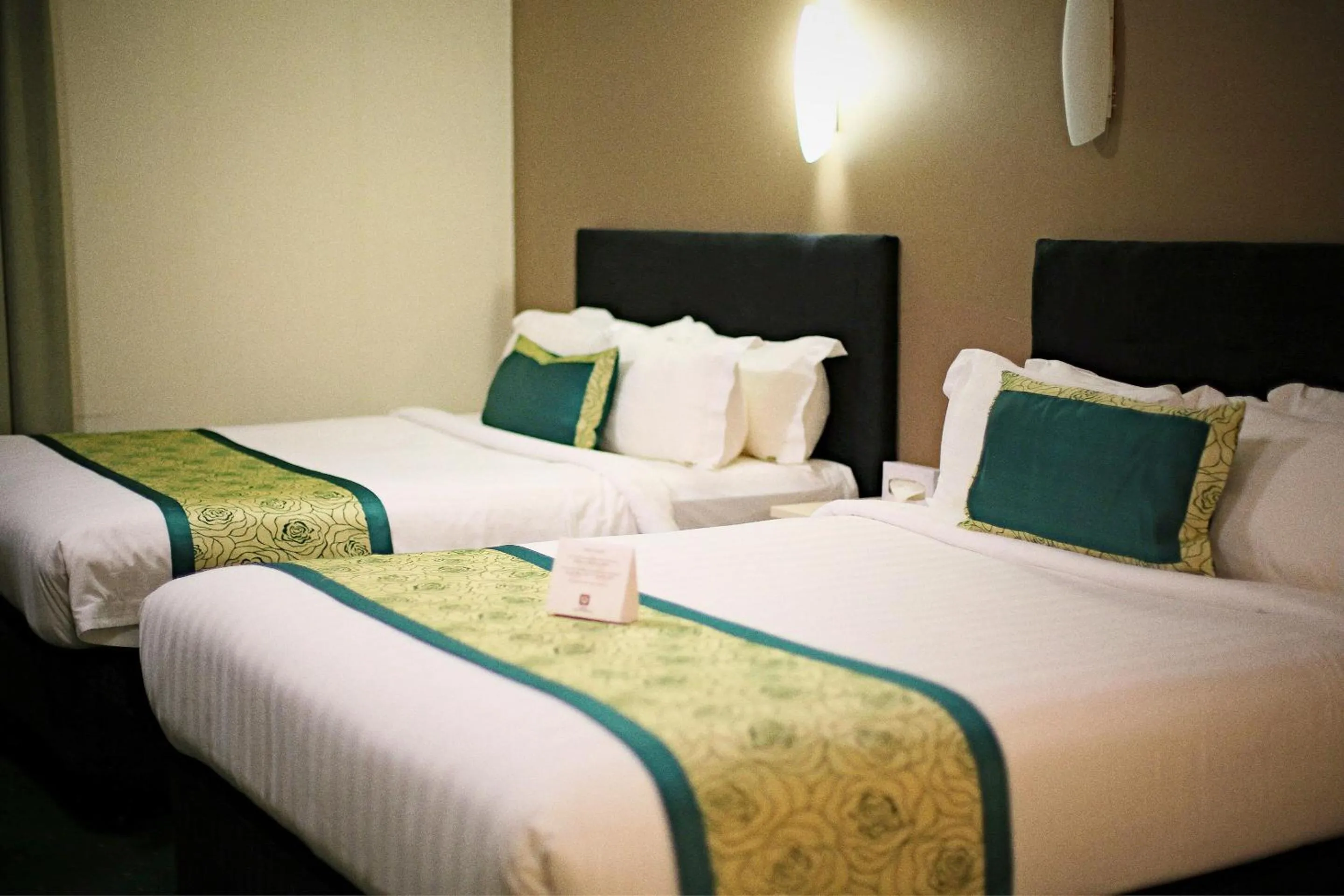 Regency Twin Room with Spa Bath in Hotel Northbridge