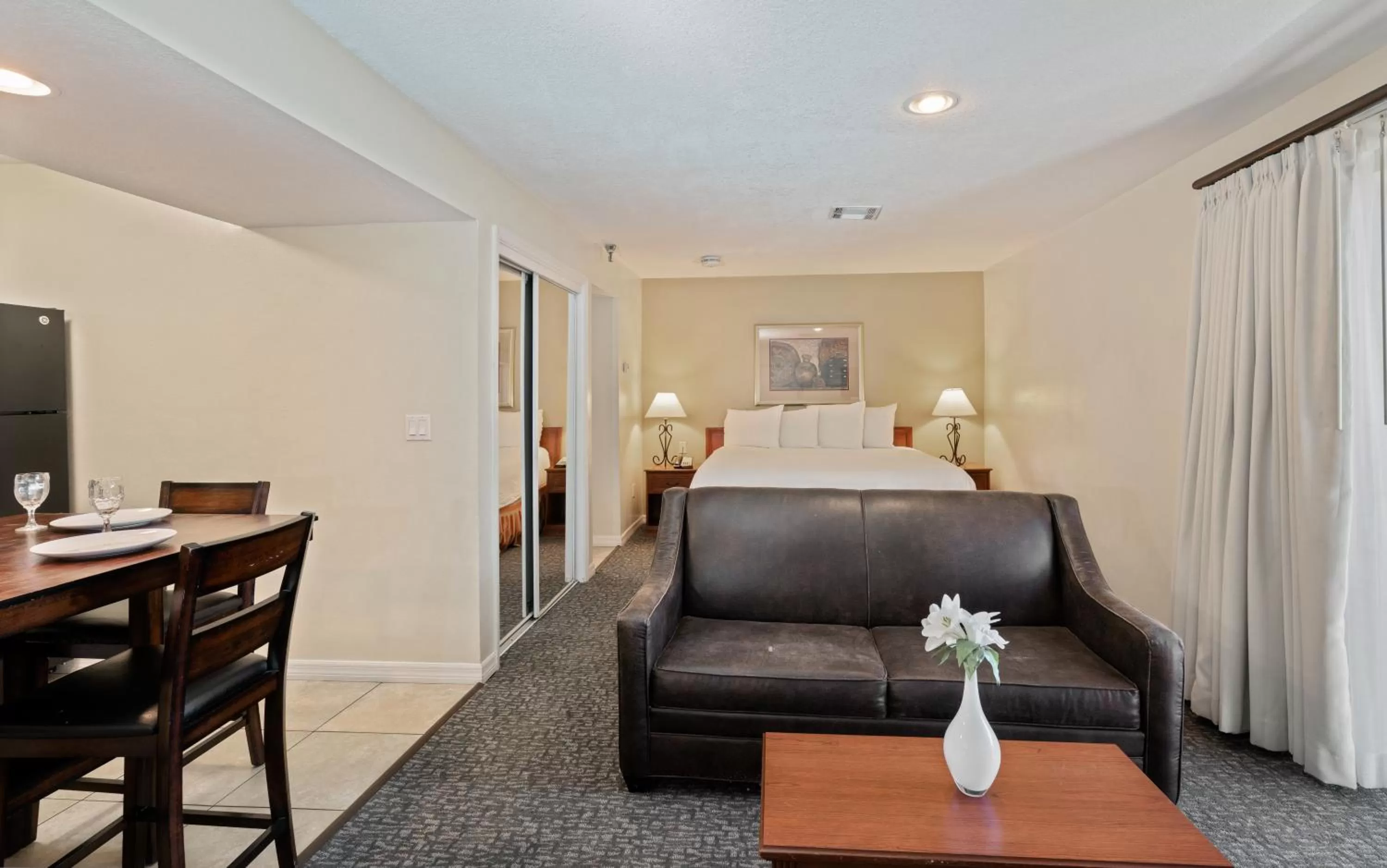 Queen Studio Suite - single occupancy in Chase Suite Hotel Rocky Point Tampa