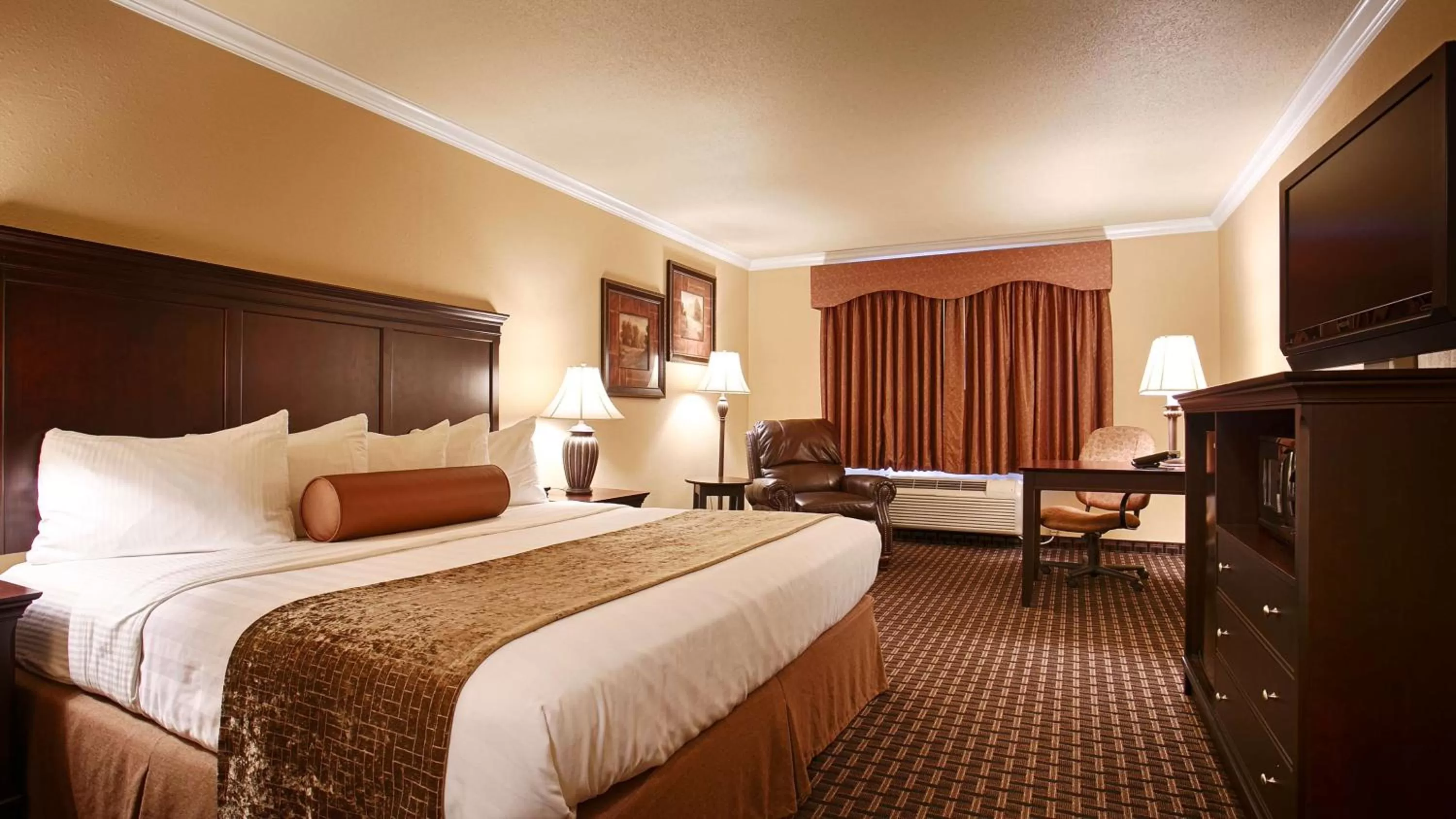 King Room - Non-Smoking in Best Western Plus Southpark Inn & Suites