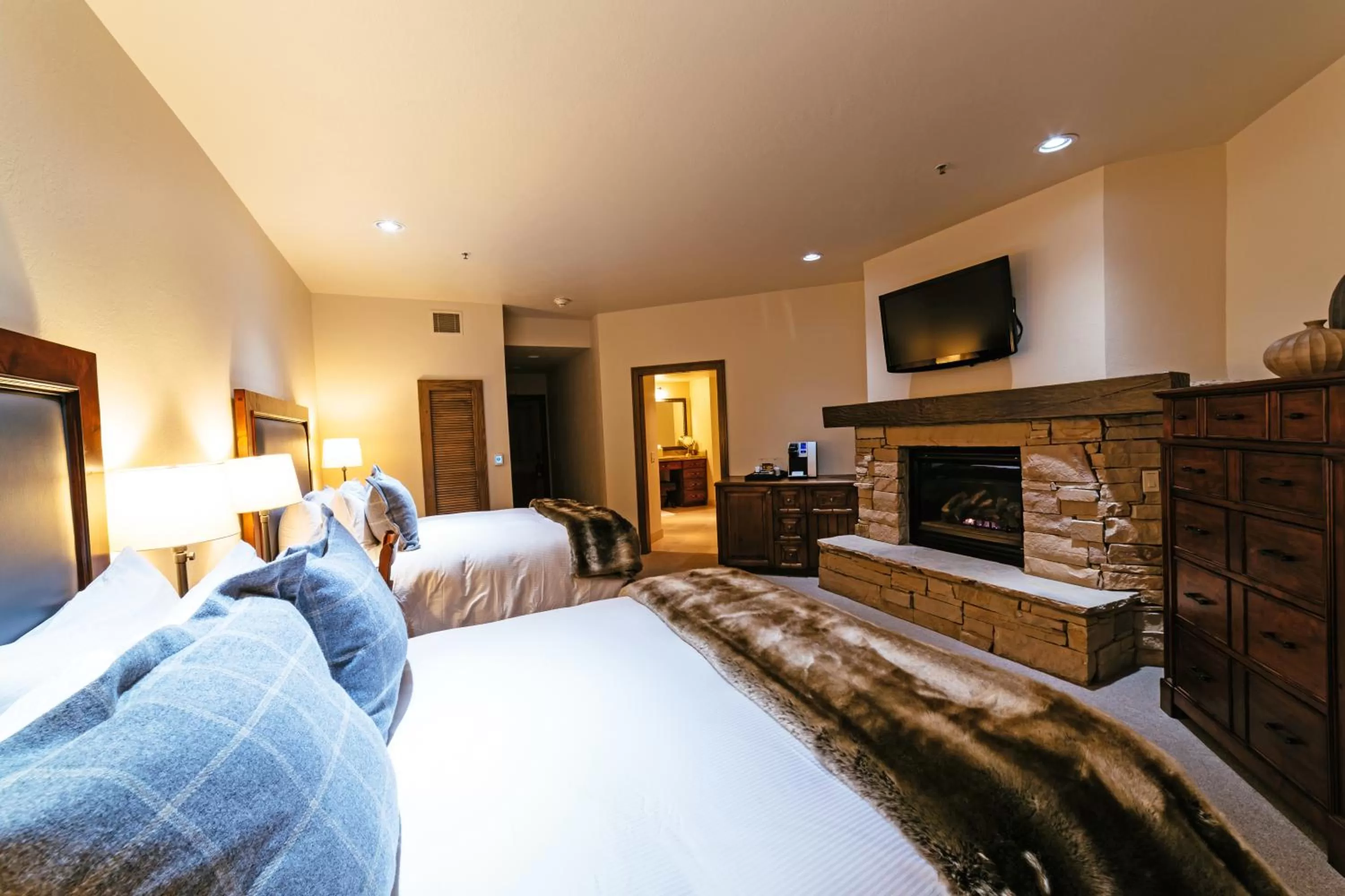 Deluxe Queen Room with Two Queen Beds with Fireplace in Stein Eriksen Lodge Deer Valley