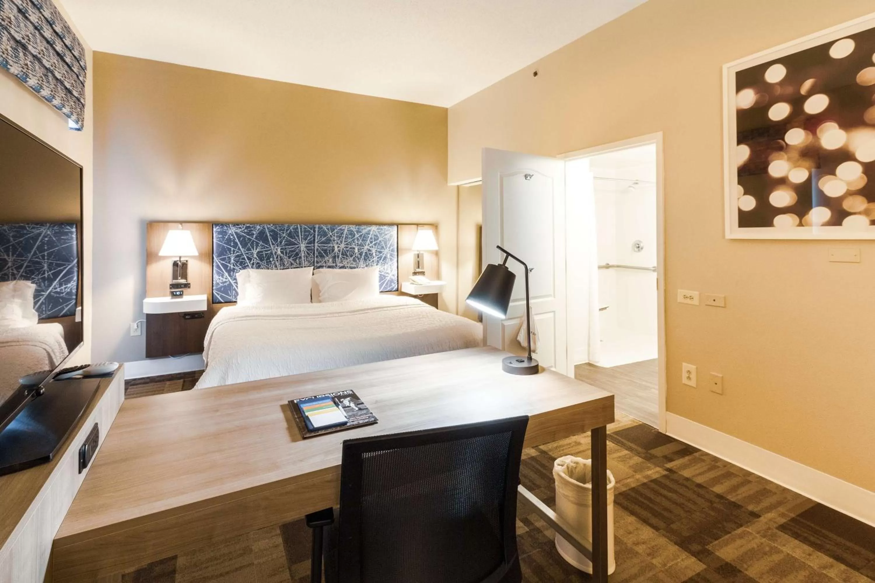 King Studio with Roll-In Shower - Mobility Access/Non-Smoking in Hampton Inn & Suites Huntsville Hampton Cove