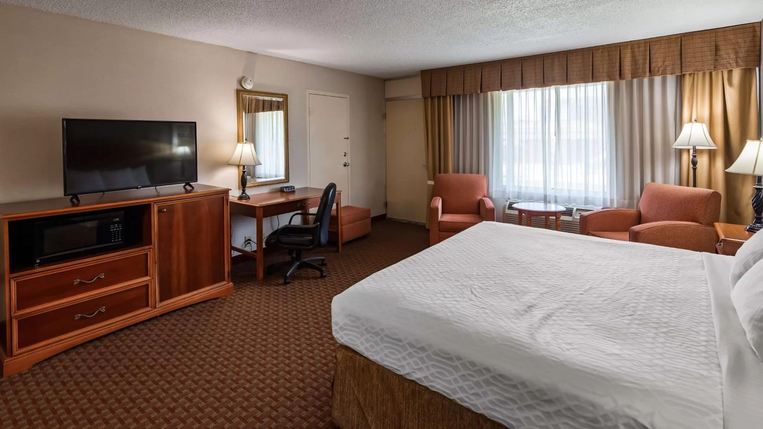 Mini King Suite - Non-Smoking in Best Western Culpeper Inn