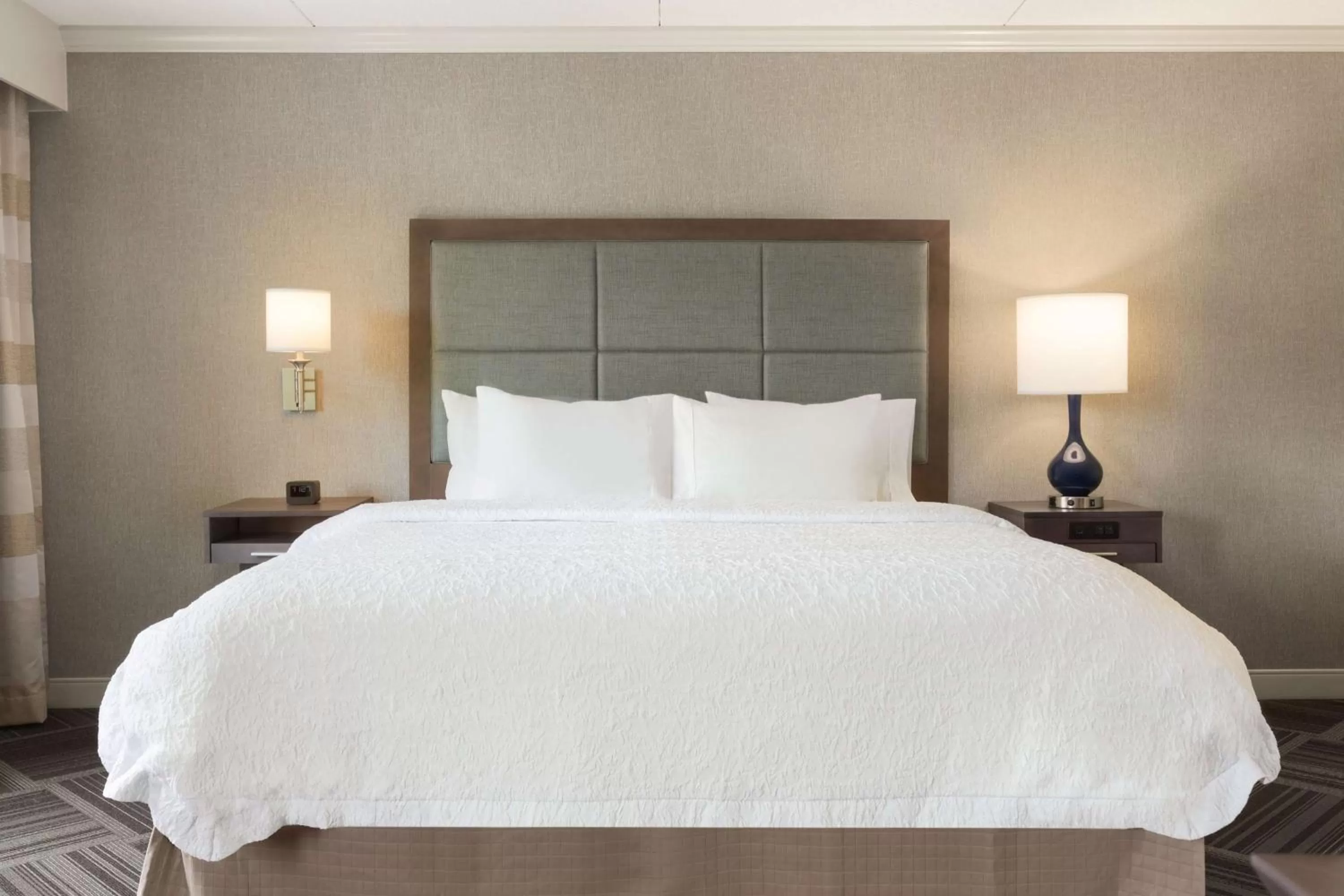 King Studio Suite with Whirlpool Bath Tub - Non-Smoking in Hampton Inn & Suites by Hilton Manchester Bedford