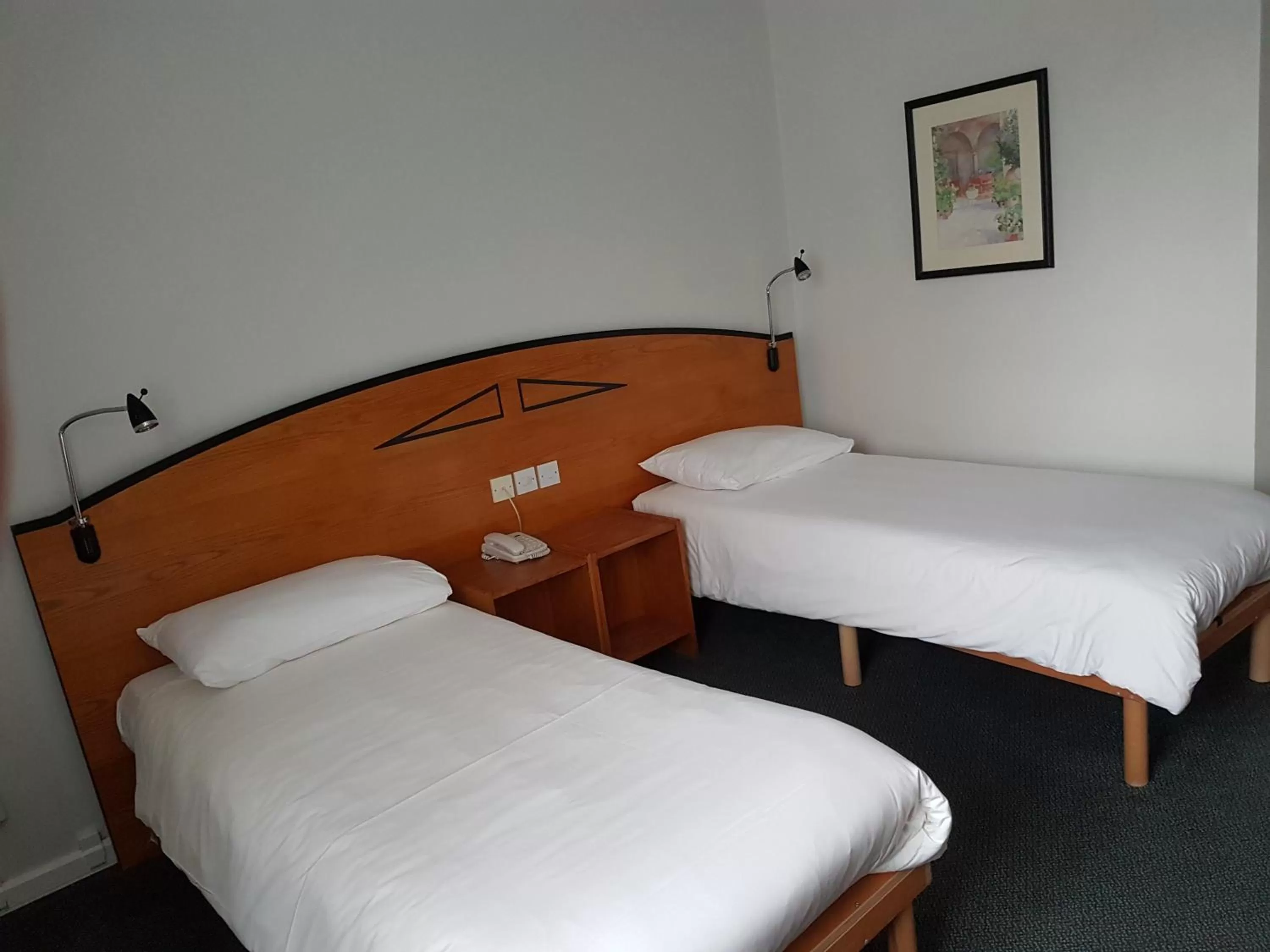 Accessible Standard Twin Room in ibis Cardiff Gate - International Business Park