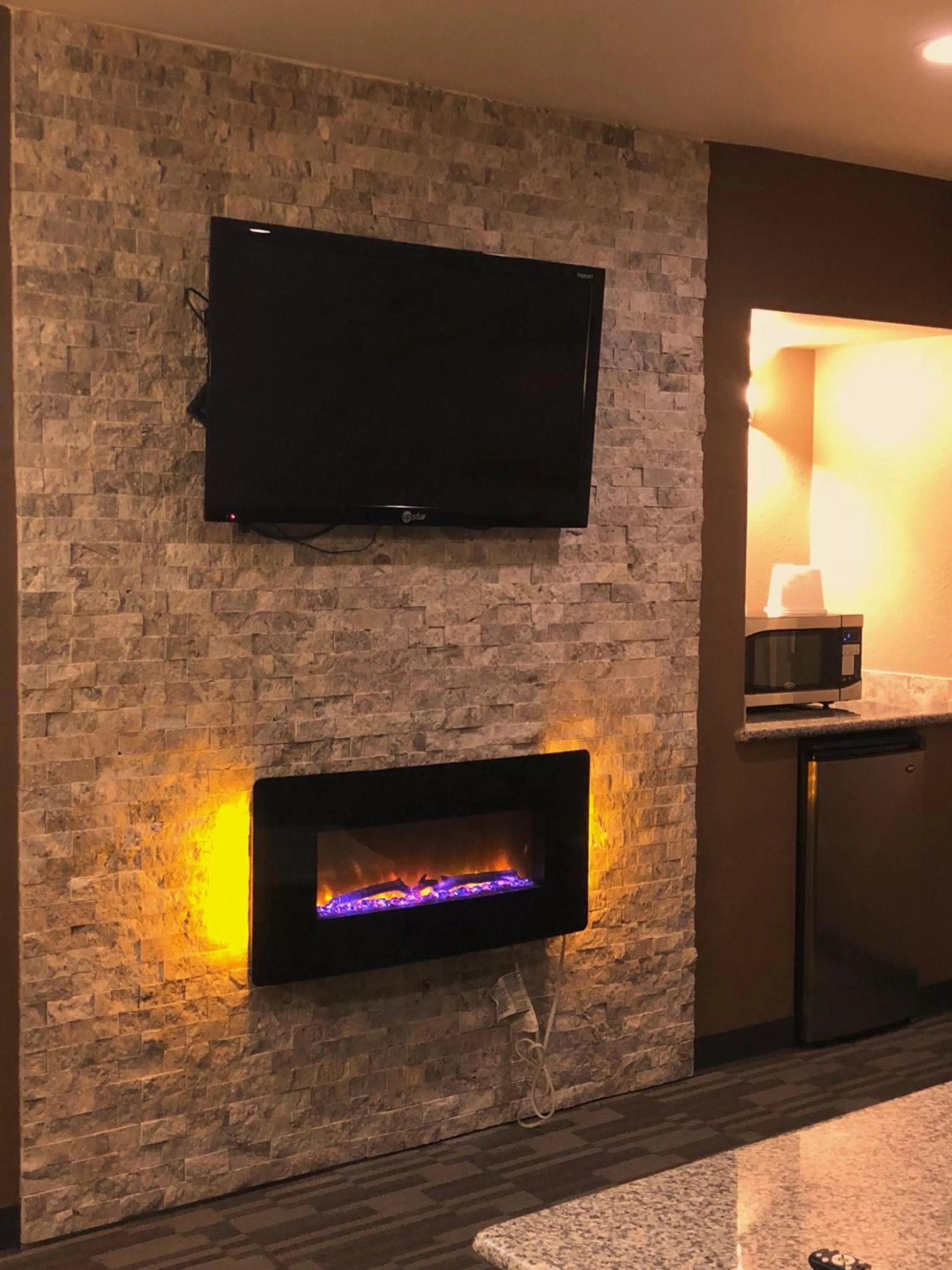 King Suite with Fireplace - Non-Smoking in Sakura Inn