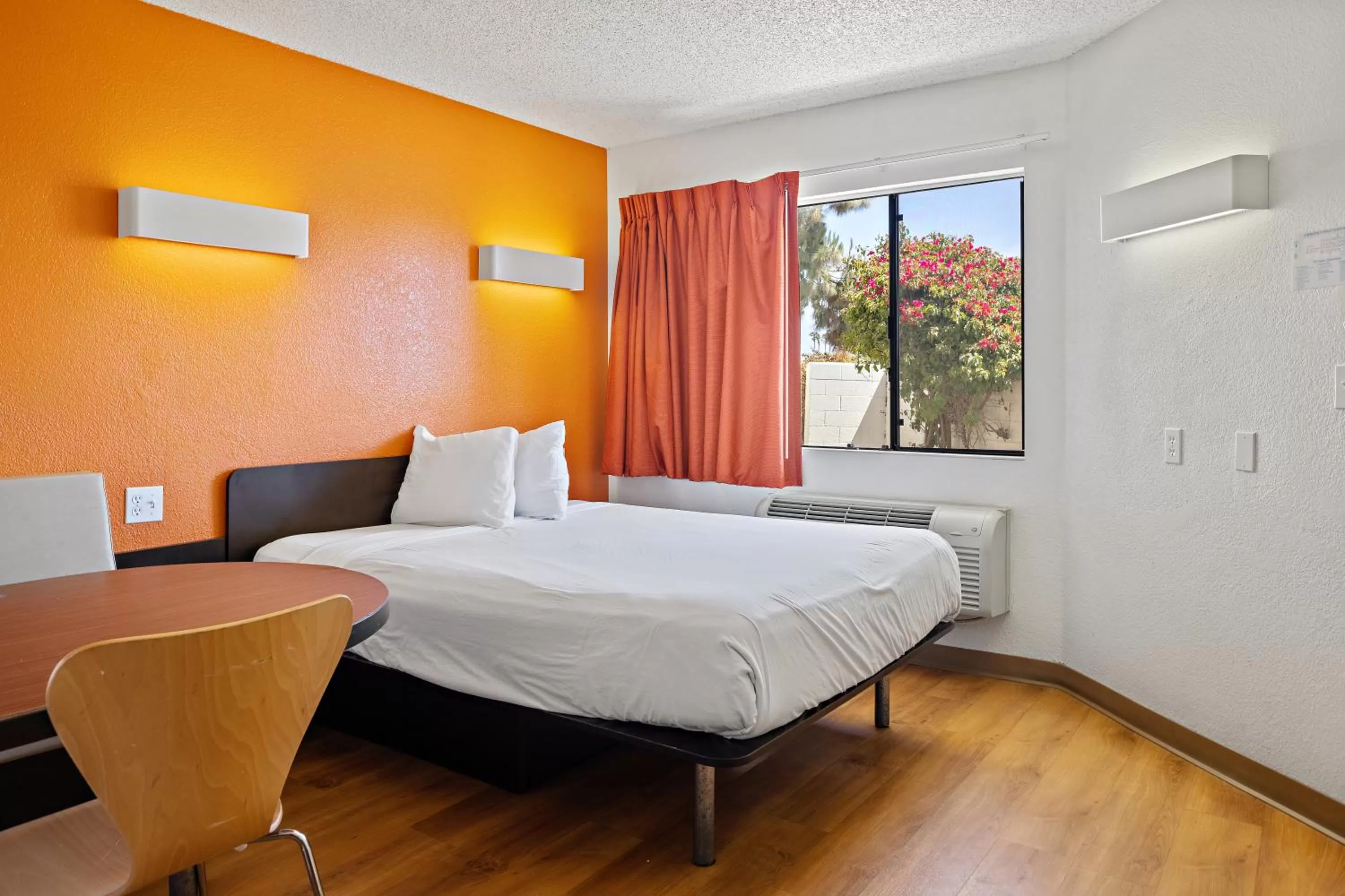 Single Room - single occupancy - Disability Access in Carlsbad Village Inn