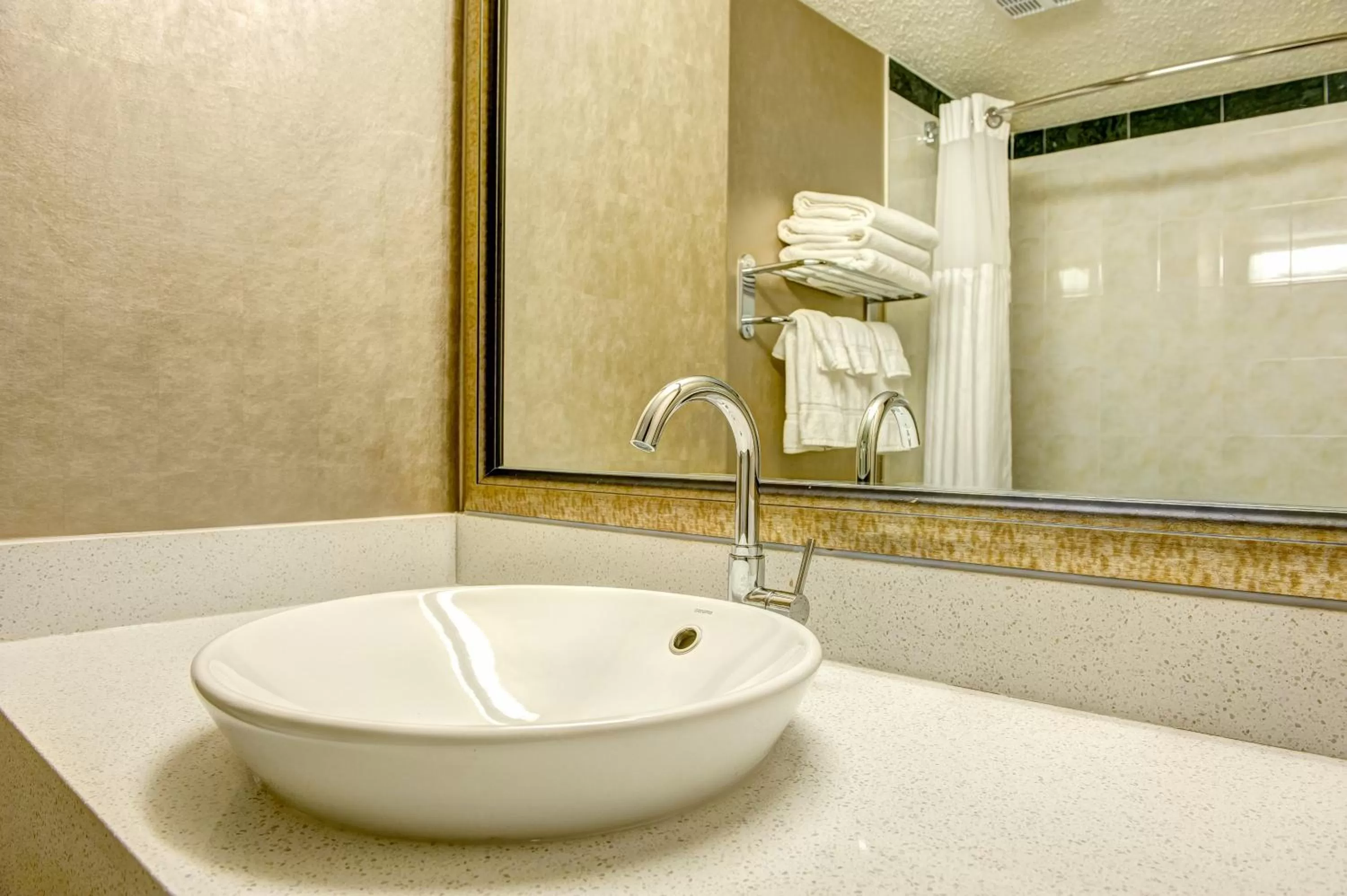 King Room in Radisson Hotel & Suites Fort McMurray