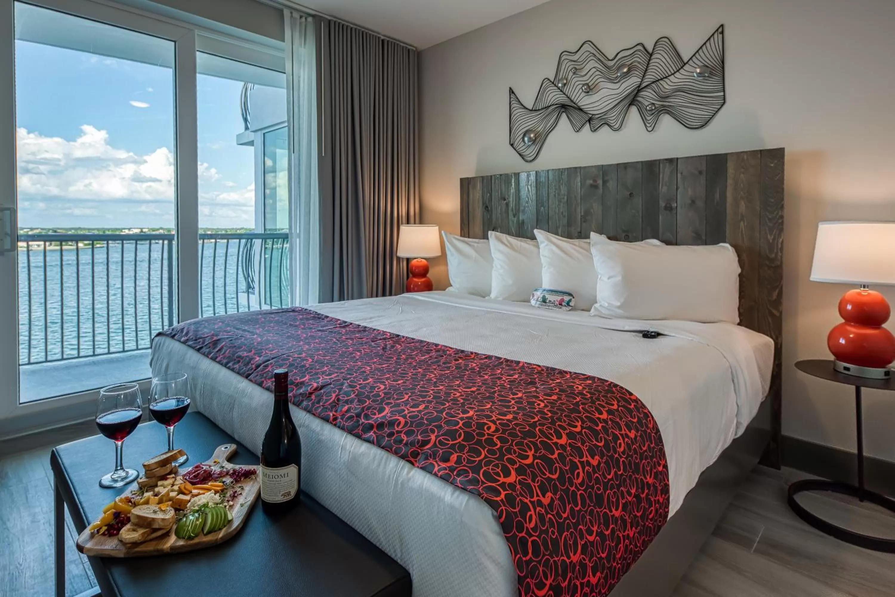 PREMUIM Two-Bedroom Suite with Balcony and Full Water View in FUSION Resort Waterfront Suites