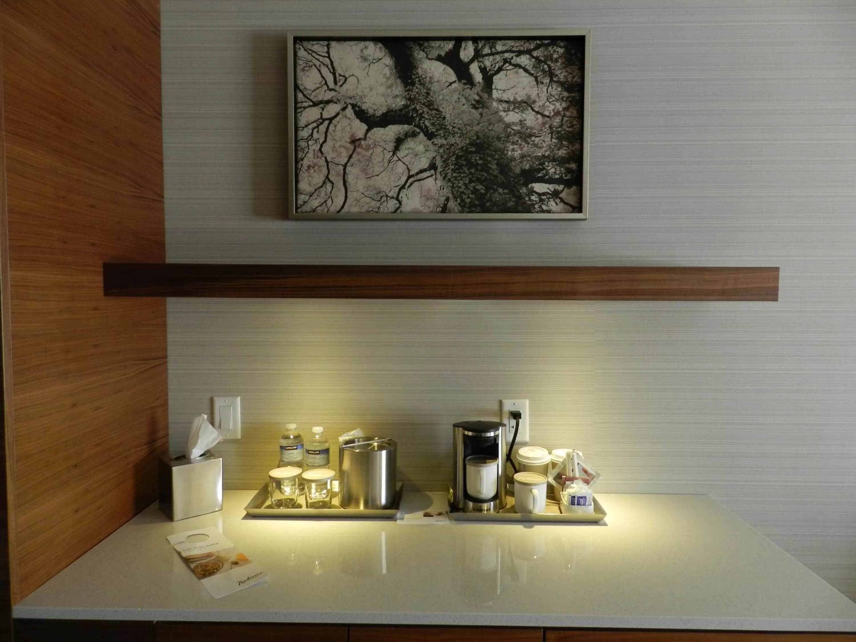 King Room in Radisson Hotel & Conference Centre Calgary Airport