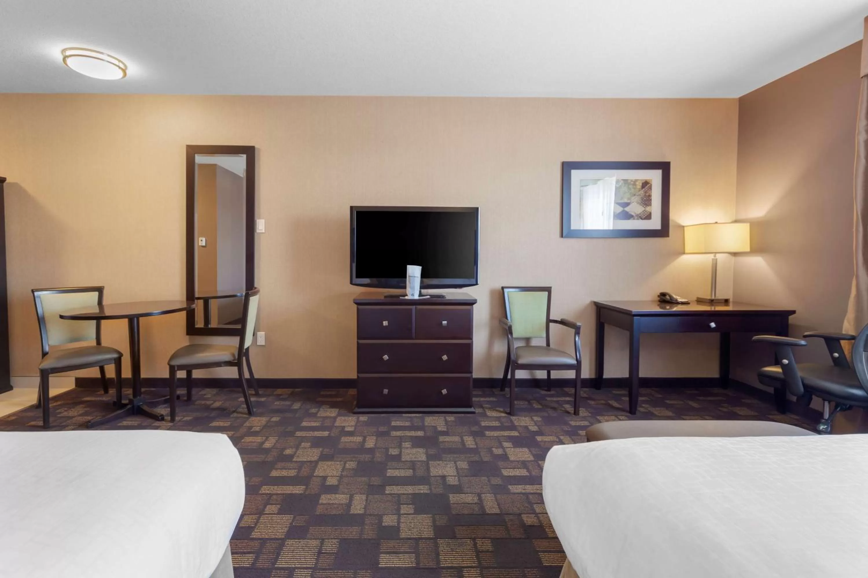 Queen Room with Two Queen Beds and Kitchenette in Best Western PLUS Fox Creek