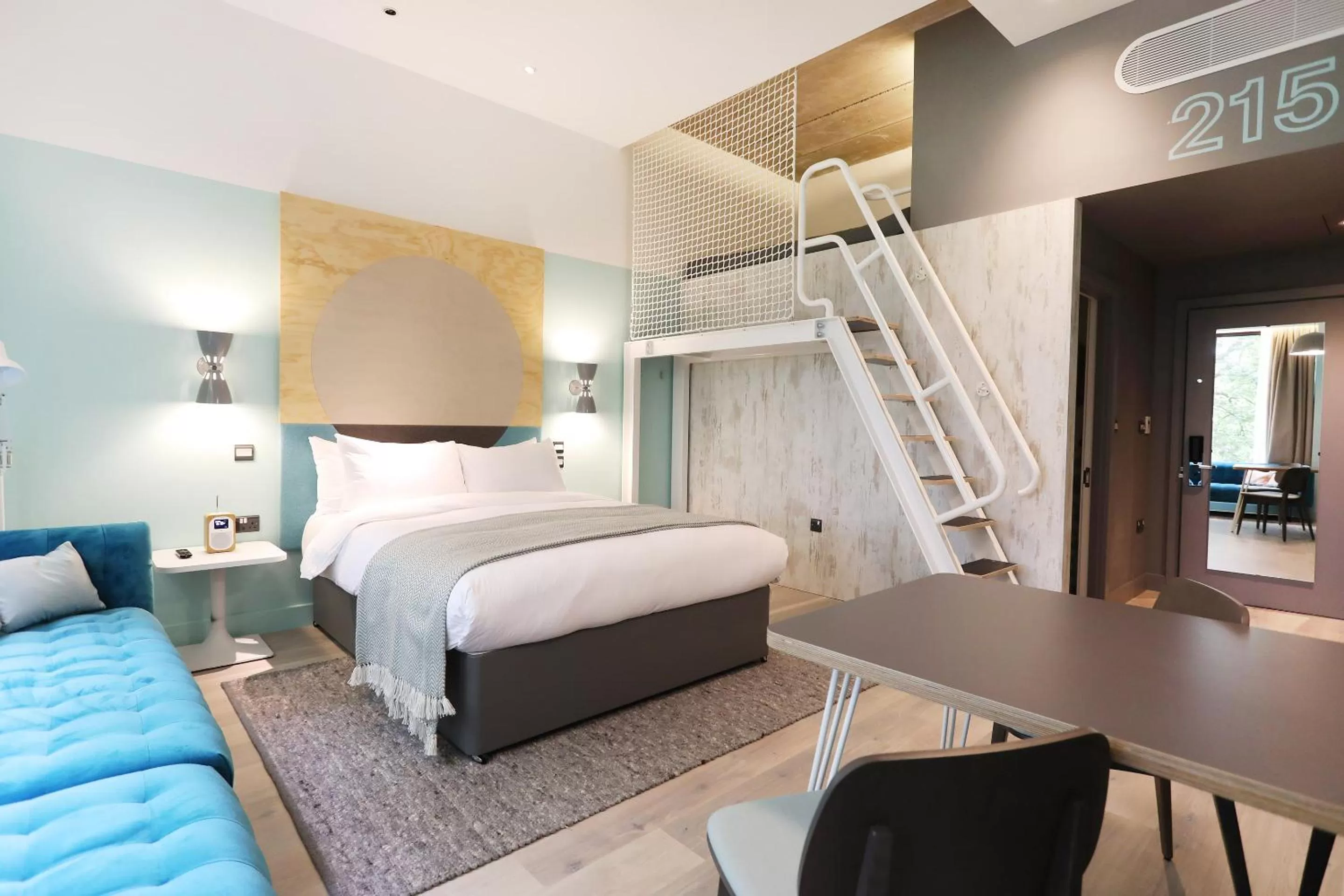 Master Loft in room2 Southampton Hometel