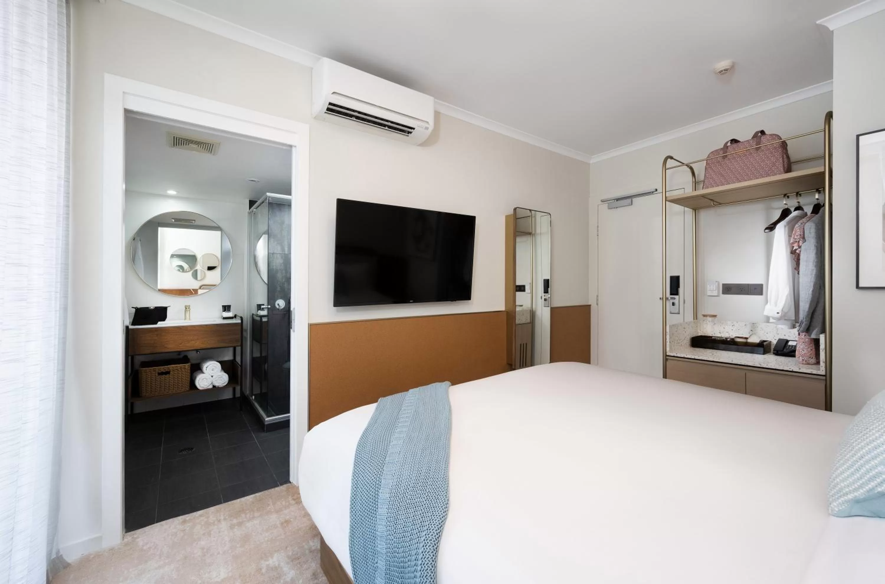 Deluxe Hotel Room in Mantra Terrace Brisbane