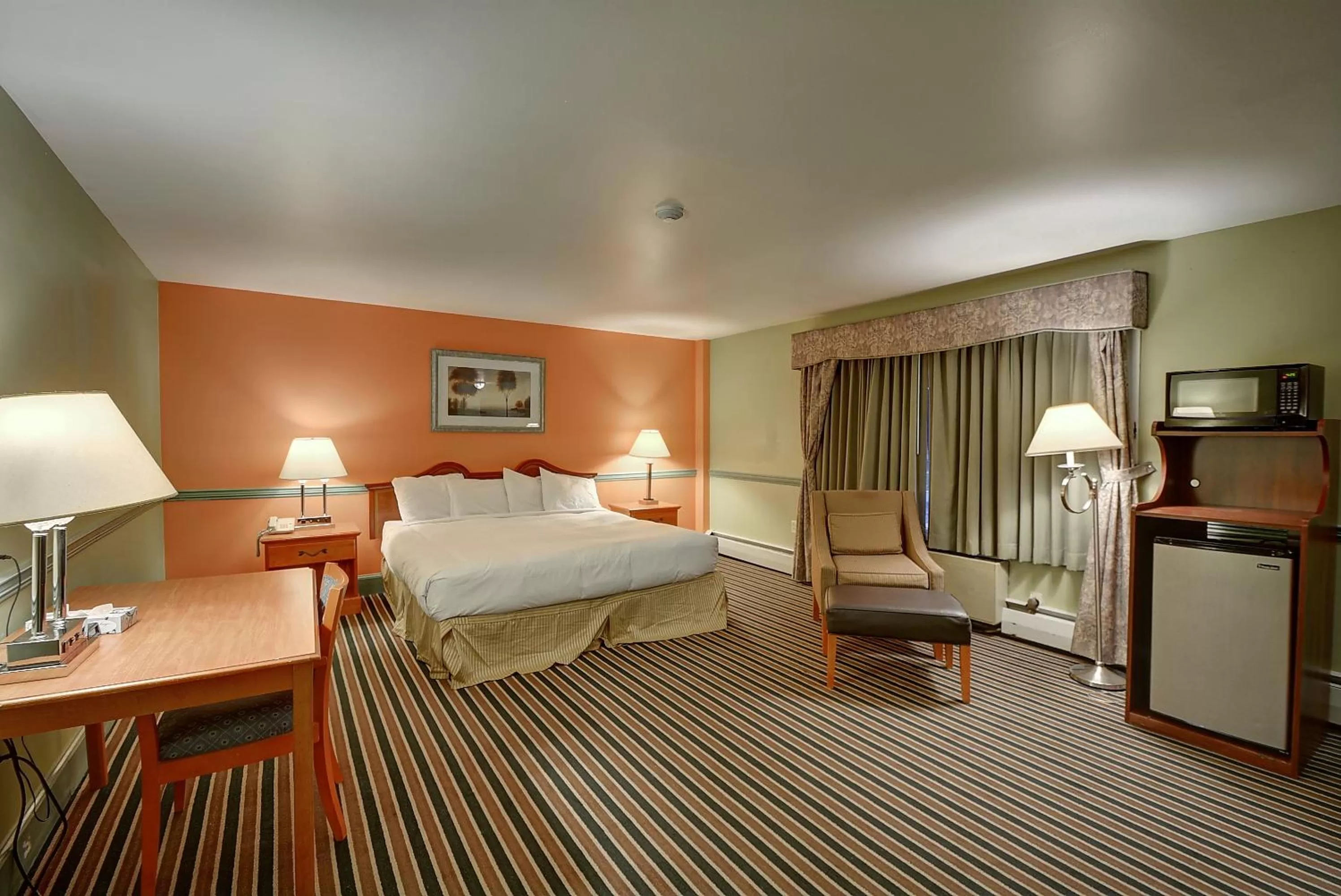 Deluxe King Room in Colonial Motel and Spa