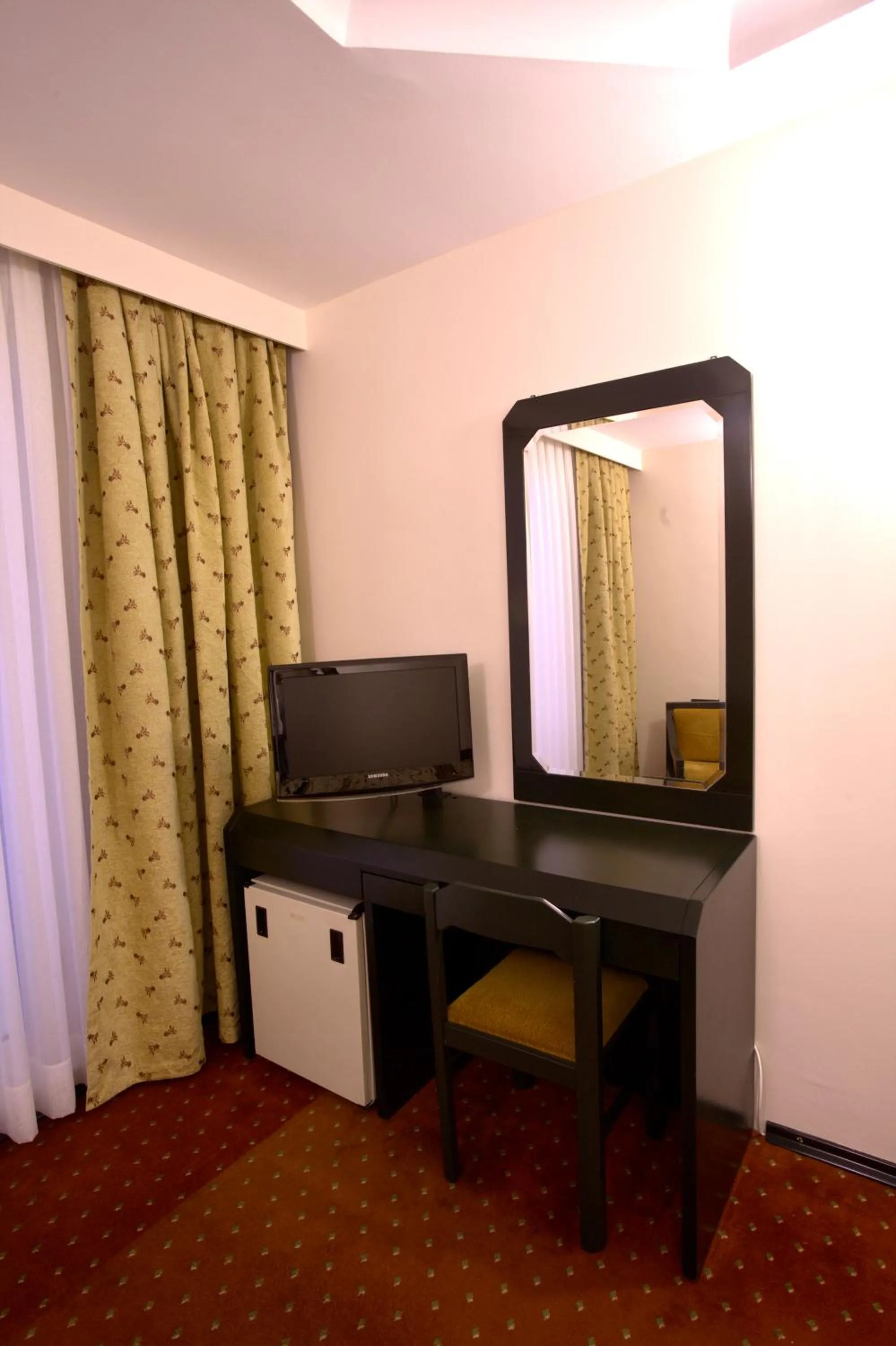 Large Double Room in Istanbul Royal Hotel