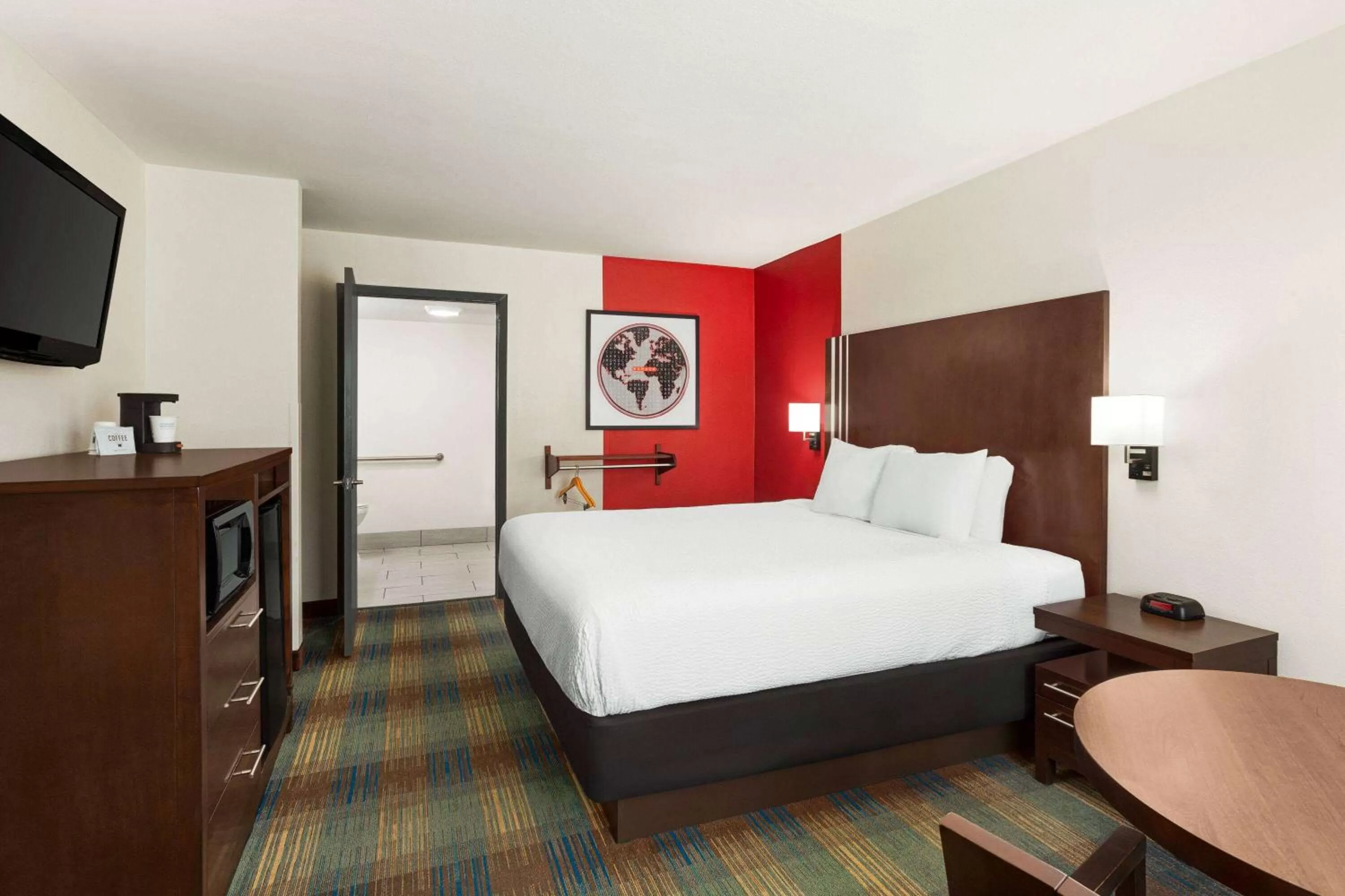 King Room with Bath Tub - Mobility/Hearing Accessible - Non-Smoking in Ramada by Wyndham San Antonio Near SeaWorld - Lackland AFB