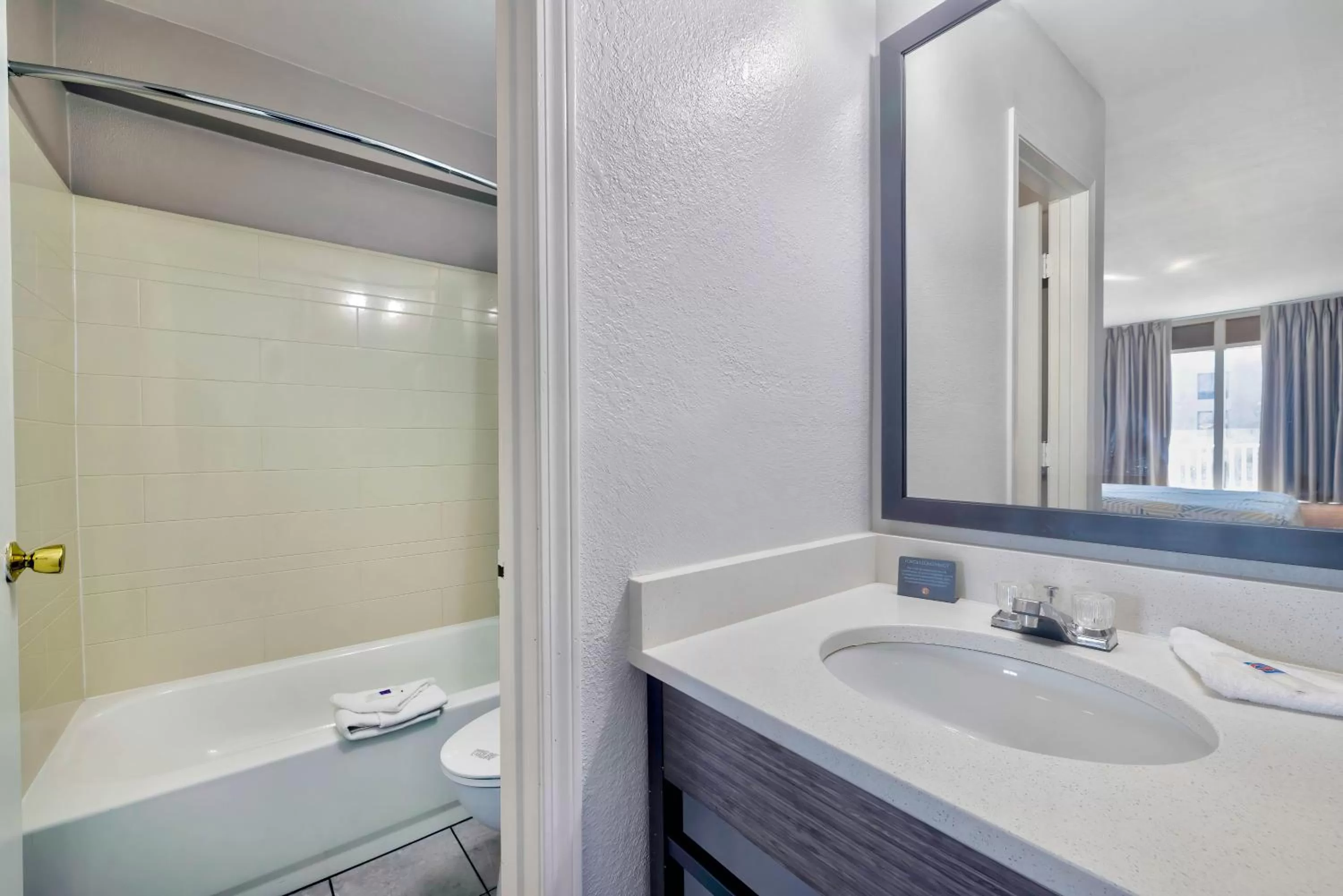 Quadruple Room - Non-Smoking in Studio 6 Effingham, IL