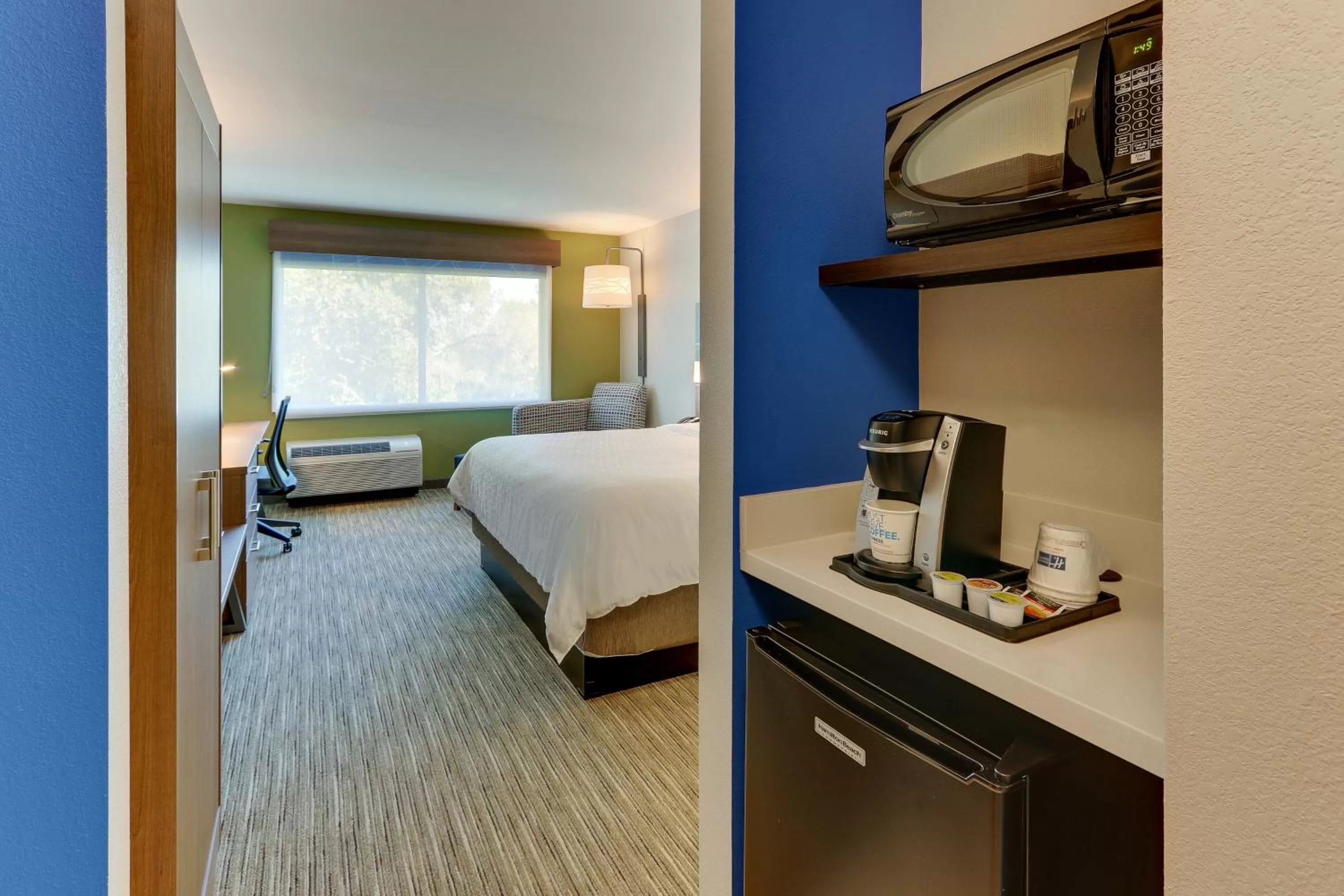 Standard Room in Holiday Inn Express & Suites - Roanoke – Civic Center