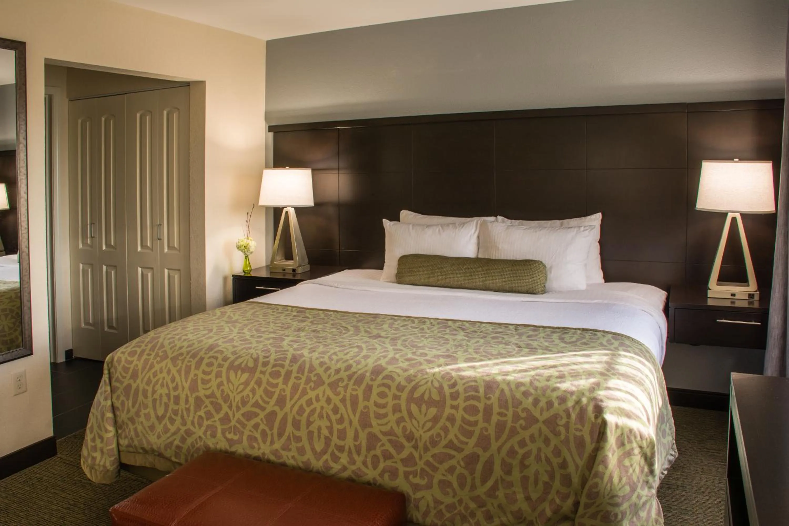 Studio King Suite - Communications Accessible in Staybridge Suites Schererville by IHG