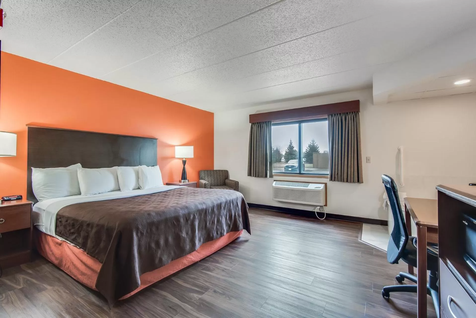 Suite with Hot Tub in AmericInn by Wyndham Coon Rapids