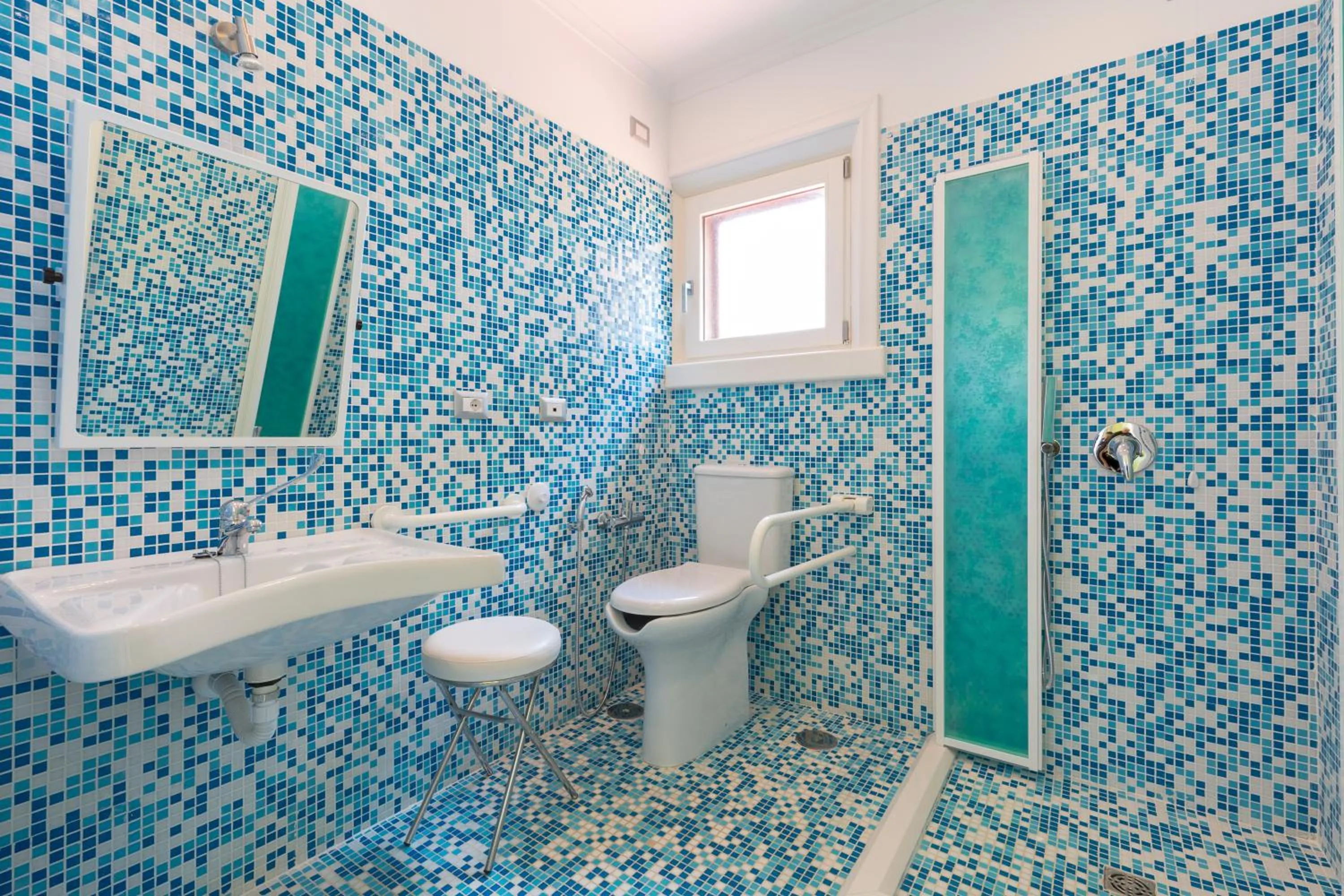 Deluxe Suite with Sea View in Villa Piedimonte