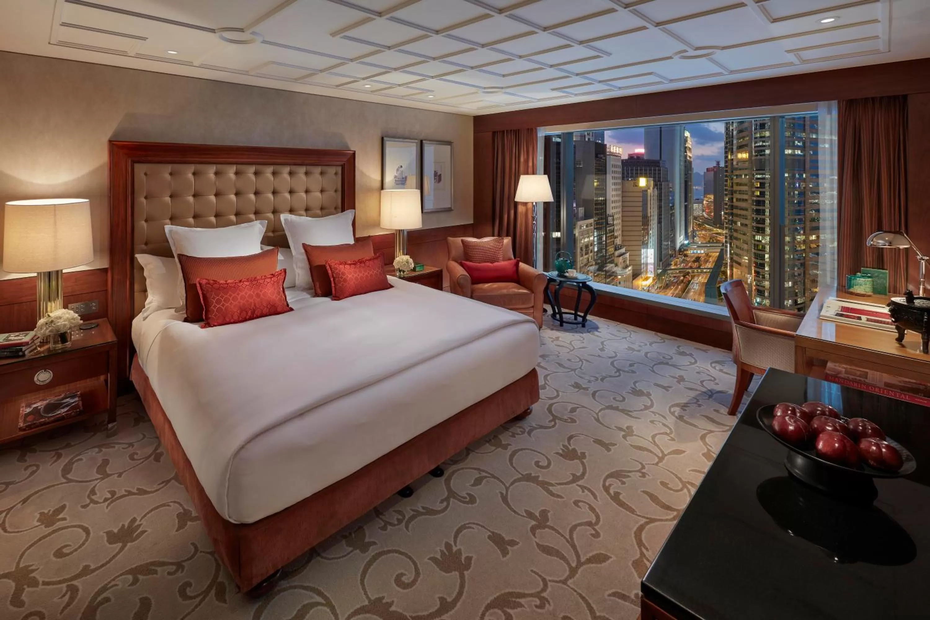 Club City View King Room in Mandarin Oriental, Hong Kong