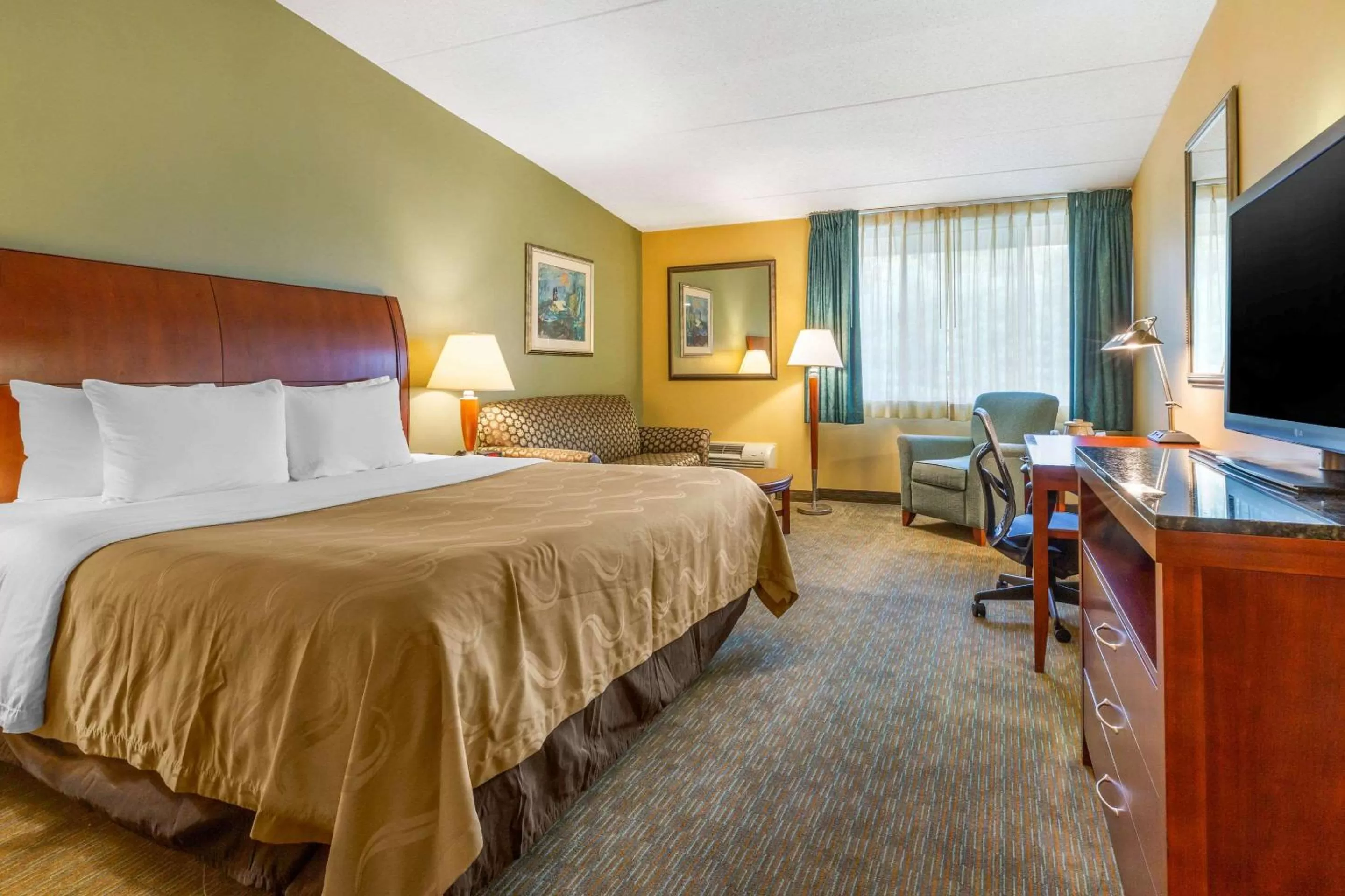 King Room - Non-Smoking in Quality Inn Old Saybrook - Westbrook