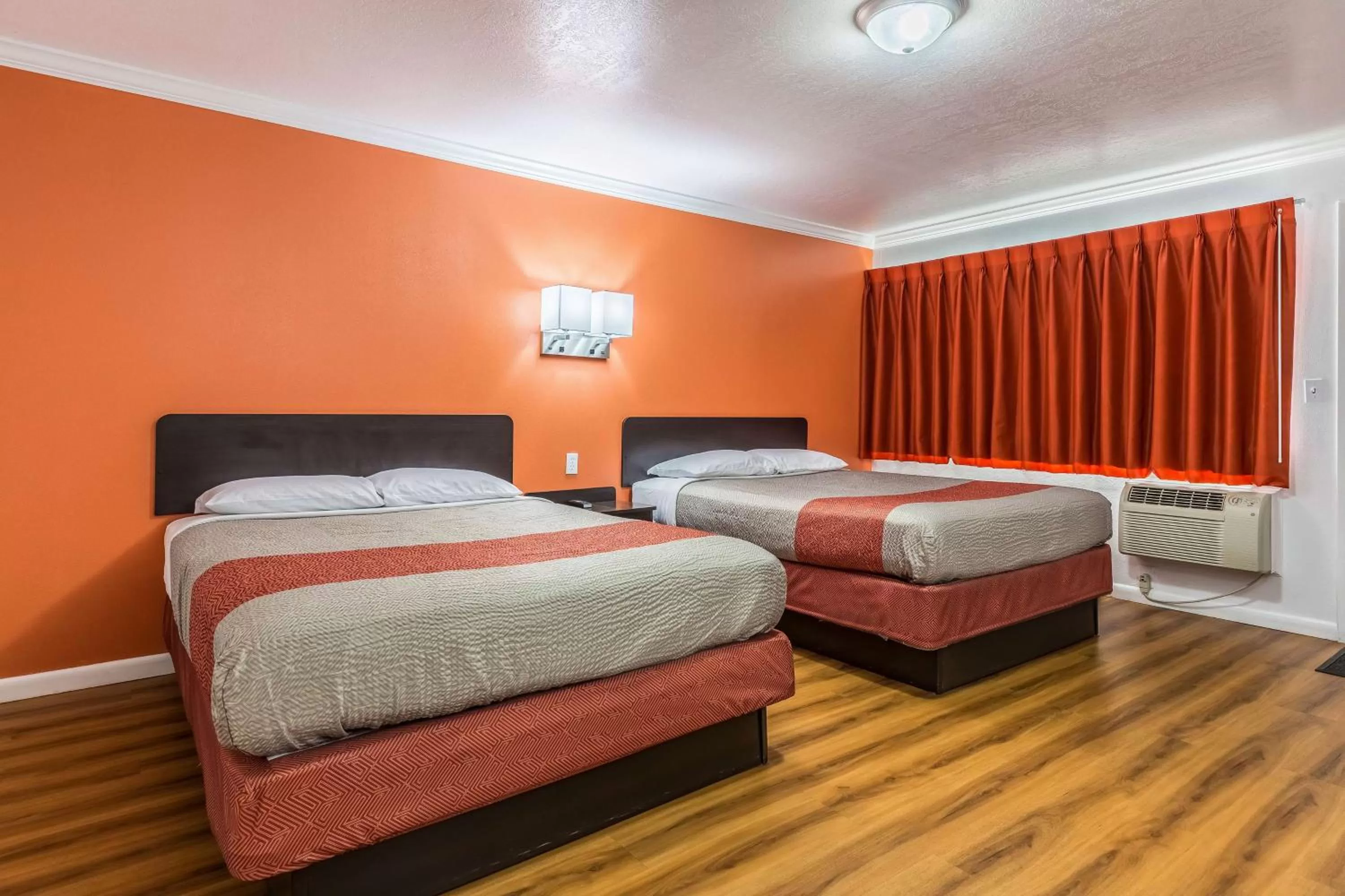 Queen Room with Two Queen Beds - Disability Access in Motel 6 Tremonton, Utah