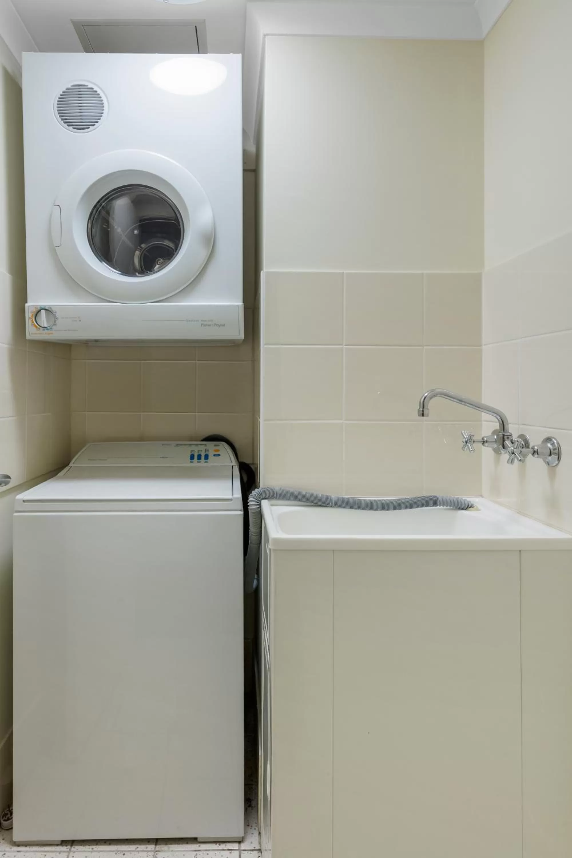 One-Bedroom Apartment with Office in Nesuto Canberra