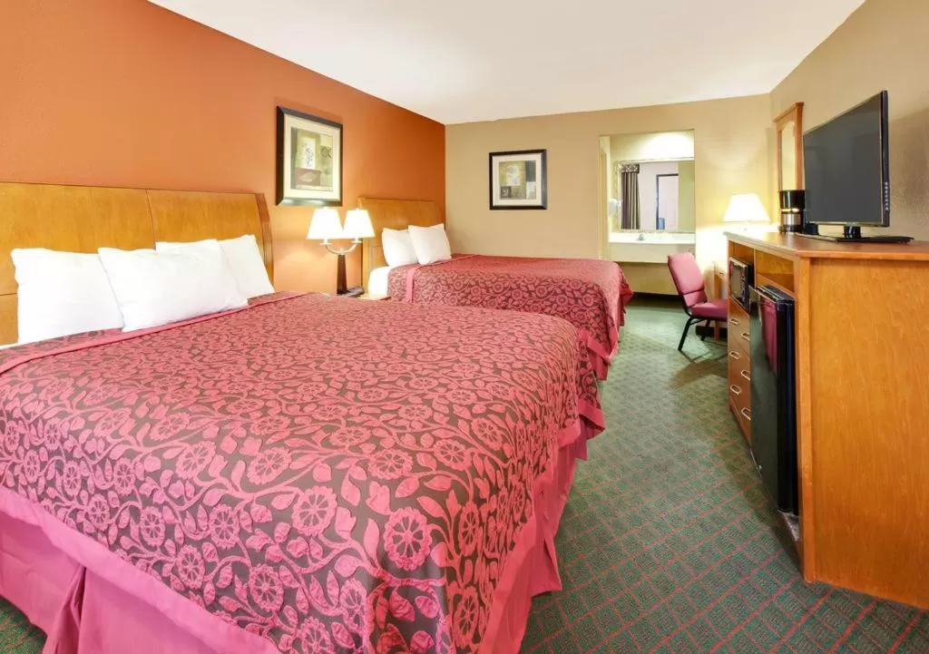 Queen Room with Two Queen Beds in Hotel Blue Fairfield TX